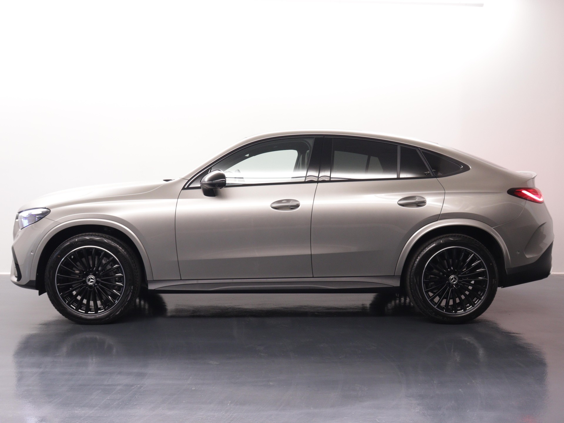 MERCEDES-BENZ GLC 220 d AMG Line 4matic Coupé-image-2