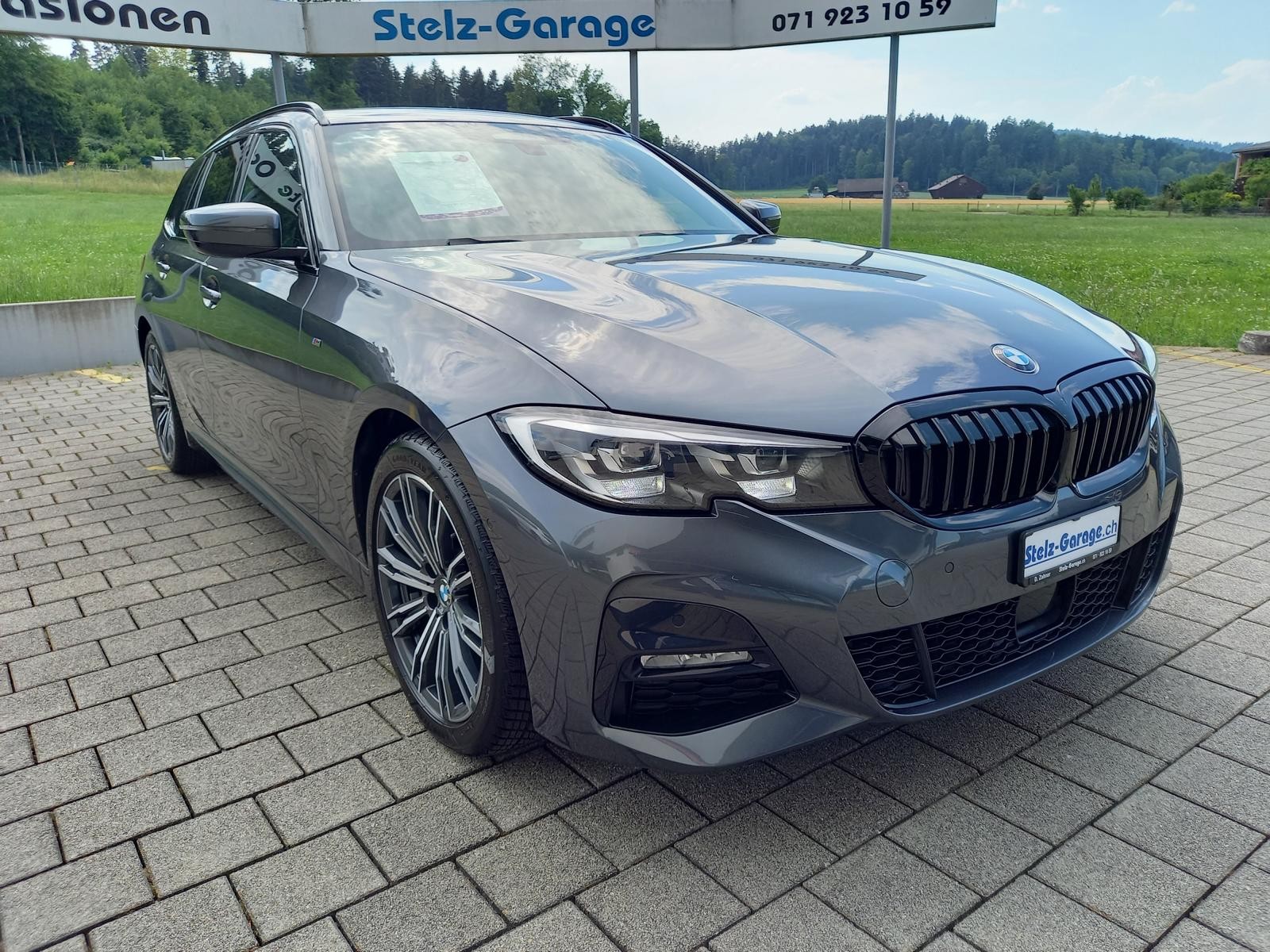 BMW 320d xDrive 48V Touring M Sport Steptronic-image-3