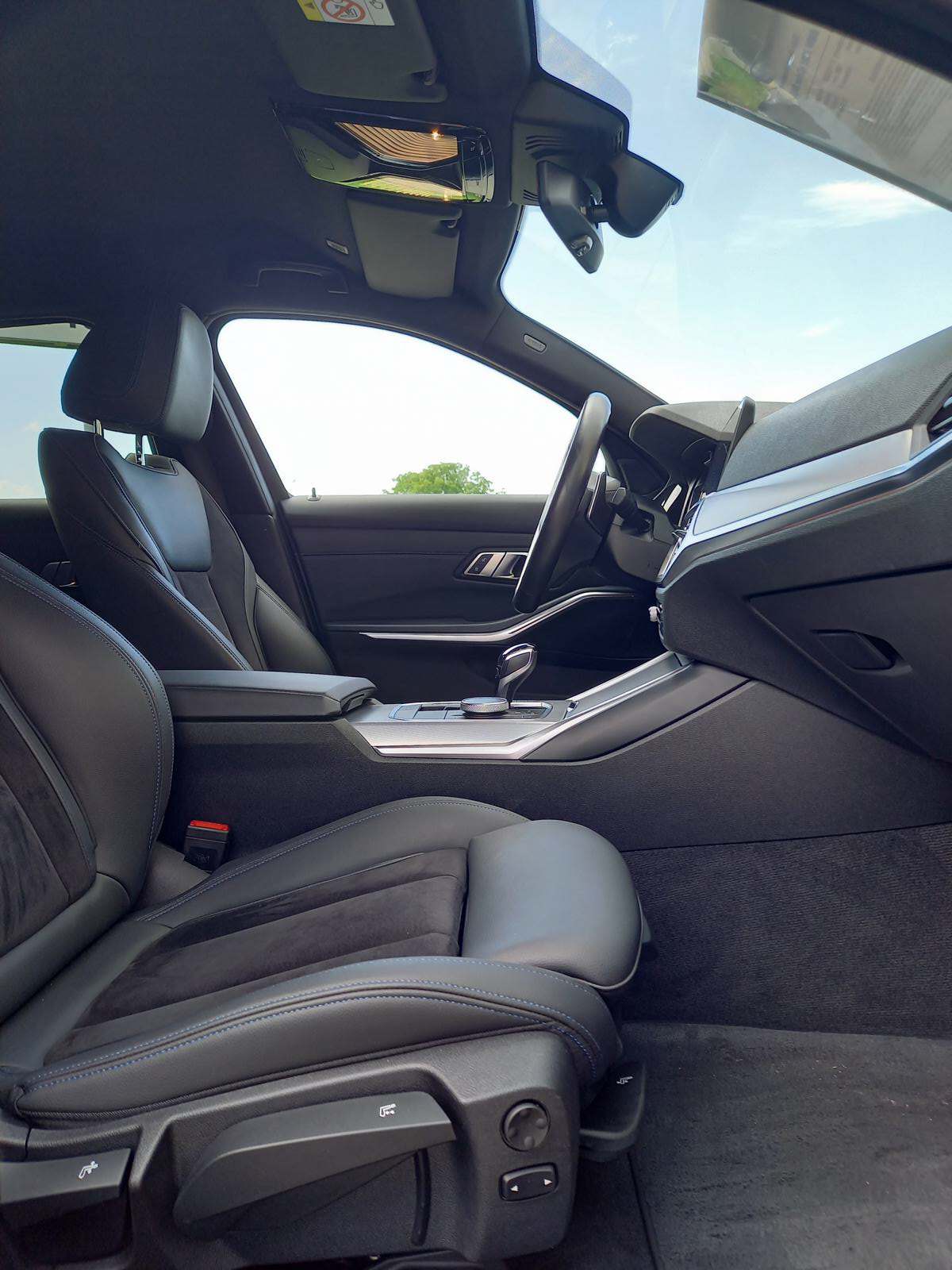 BMW 320d xDrive 48V Touring M Sport Steptronic-image-10