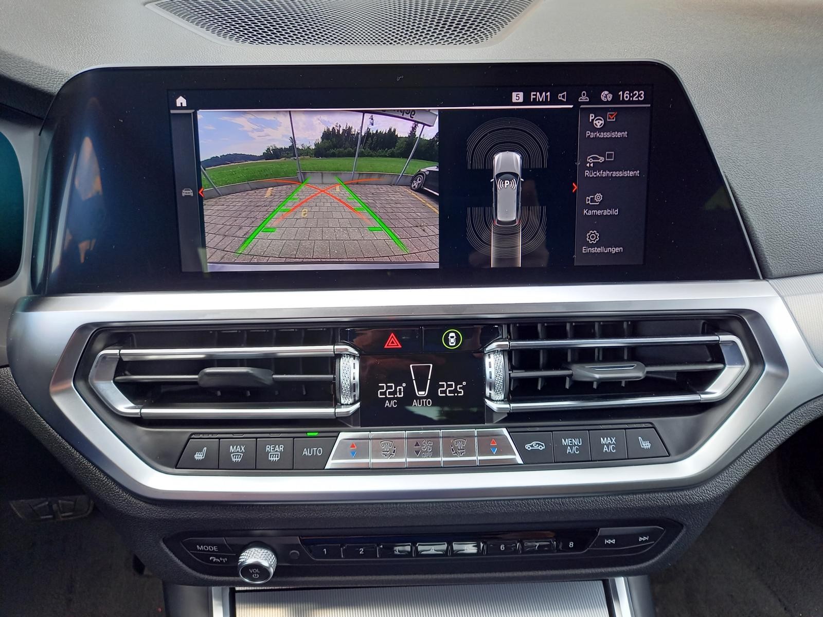 BMW 320d xDrive 48V Touring M Sport Steptronic-image-8