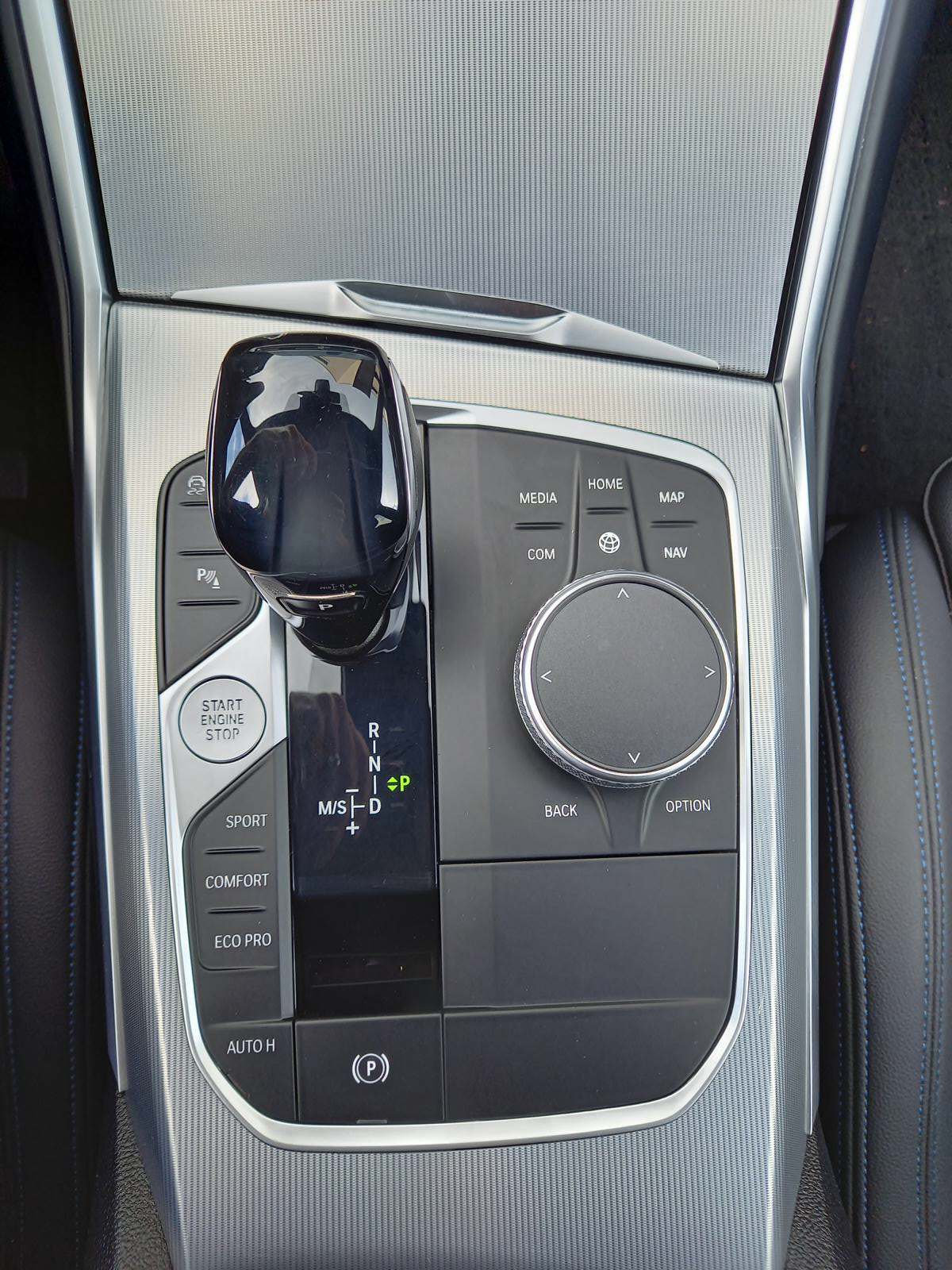 BMW 320d xDrive 48V Touring M Sport Steptronic-image-9