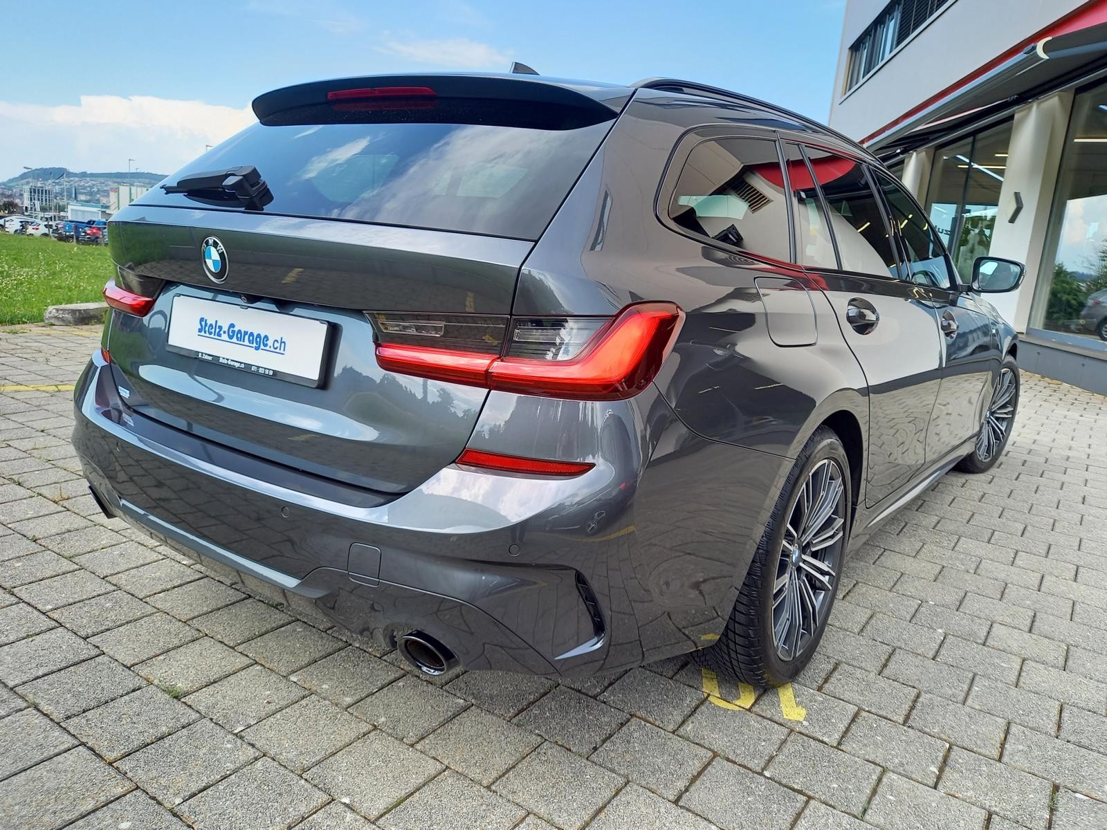 BMW 320d xDrive 48V Touring M Sport Steptronic-image-1