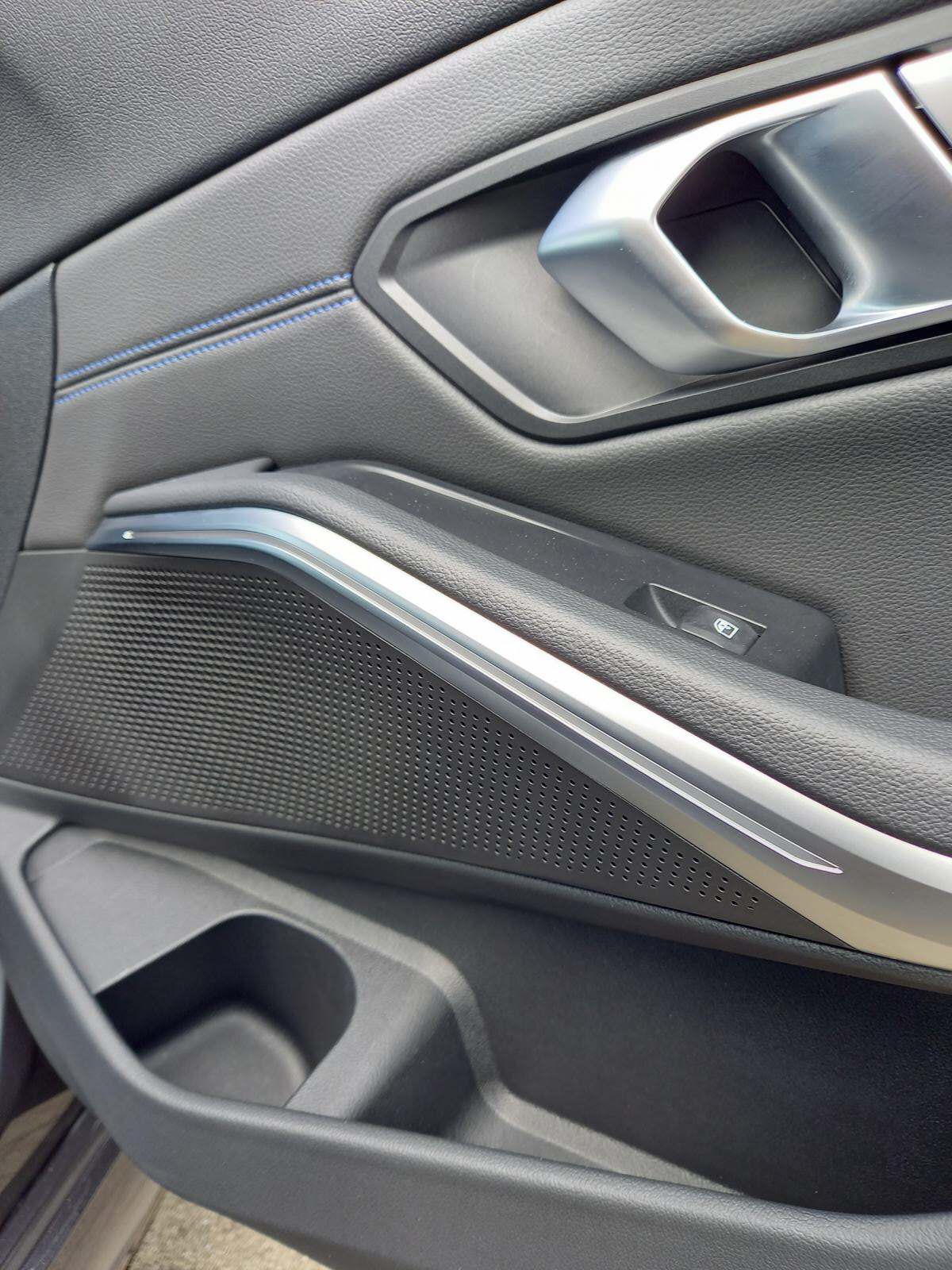 BMW 320d xDrive 48V Touring M Sport Steptronic-image-12