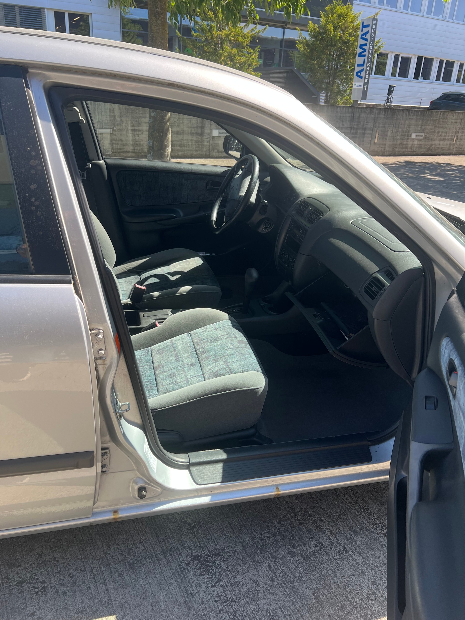 MAZDA 626 2.0i-16V-image-3