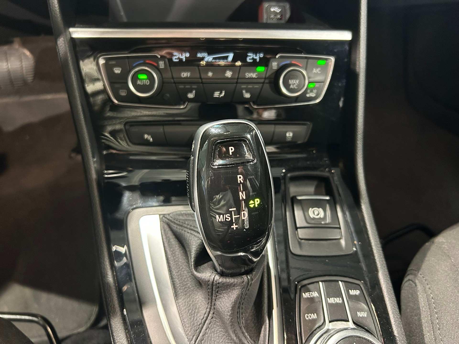 BMW 218d xDrive Gran Tourer Steptronic Essential Edition-image-29