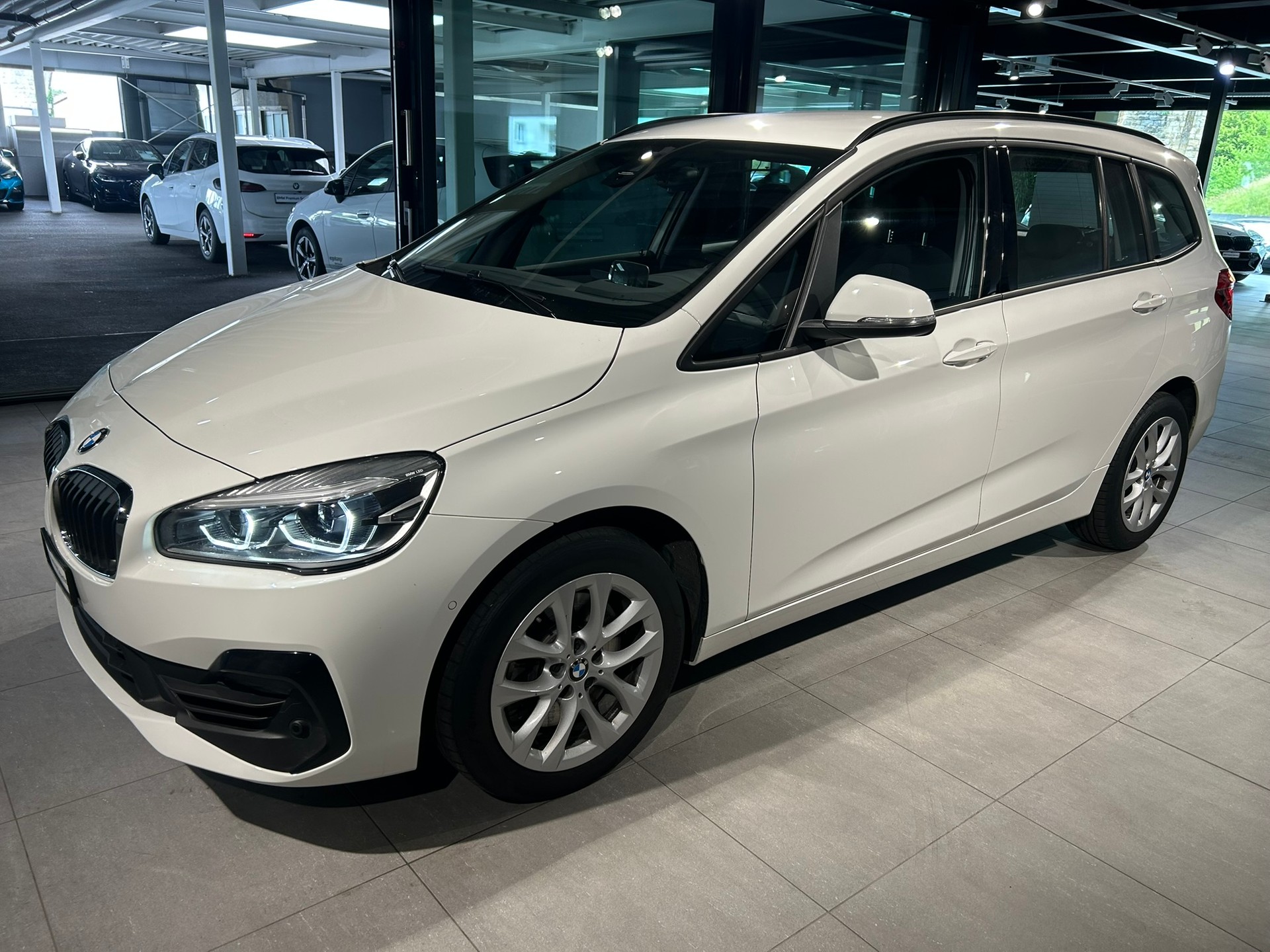 BMW 218d xDrive Gran Tourer Steptronic Essential Edition-image-4