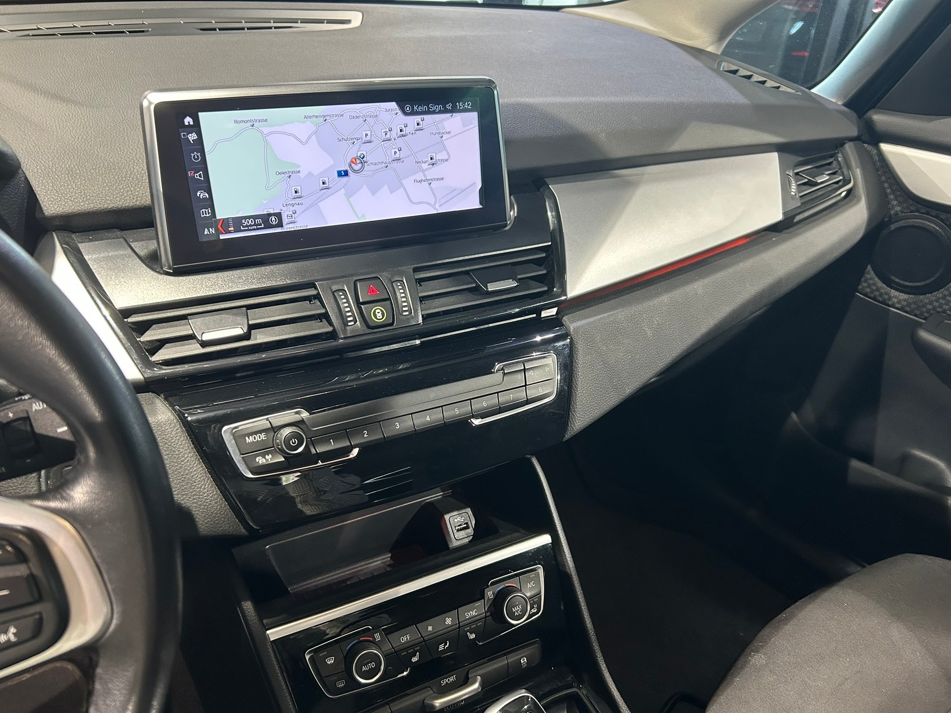 BMW 218d xDrive Gran Tourer Steptronic Essential Edition-image-27