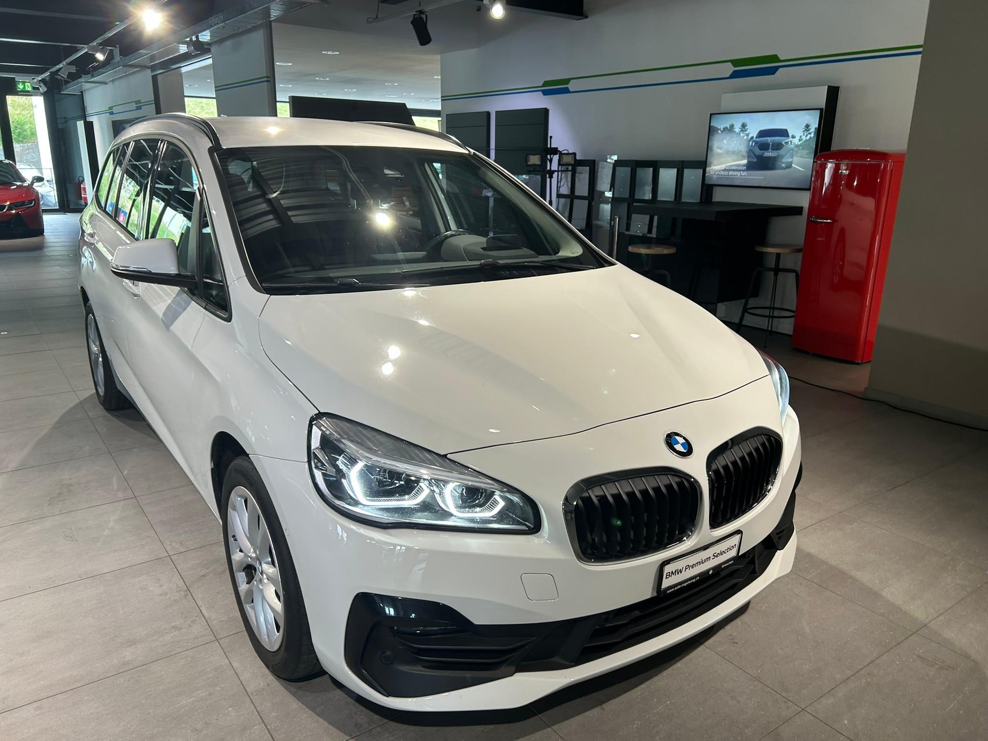 BMW 218d xDrive Gran Tourer Steptronic Essential Edition-image-1