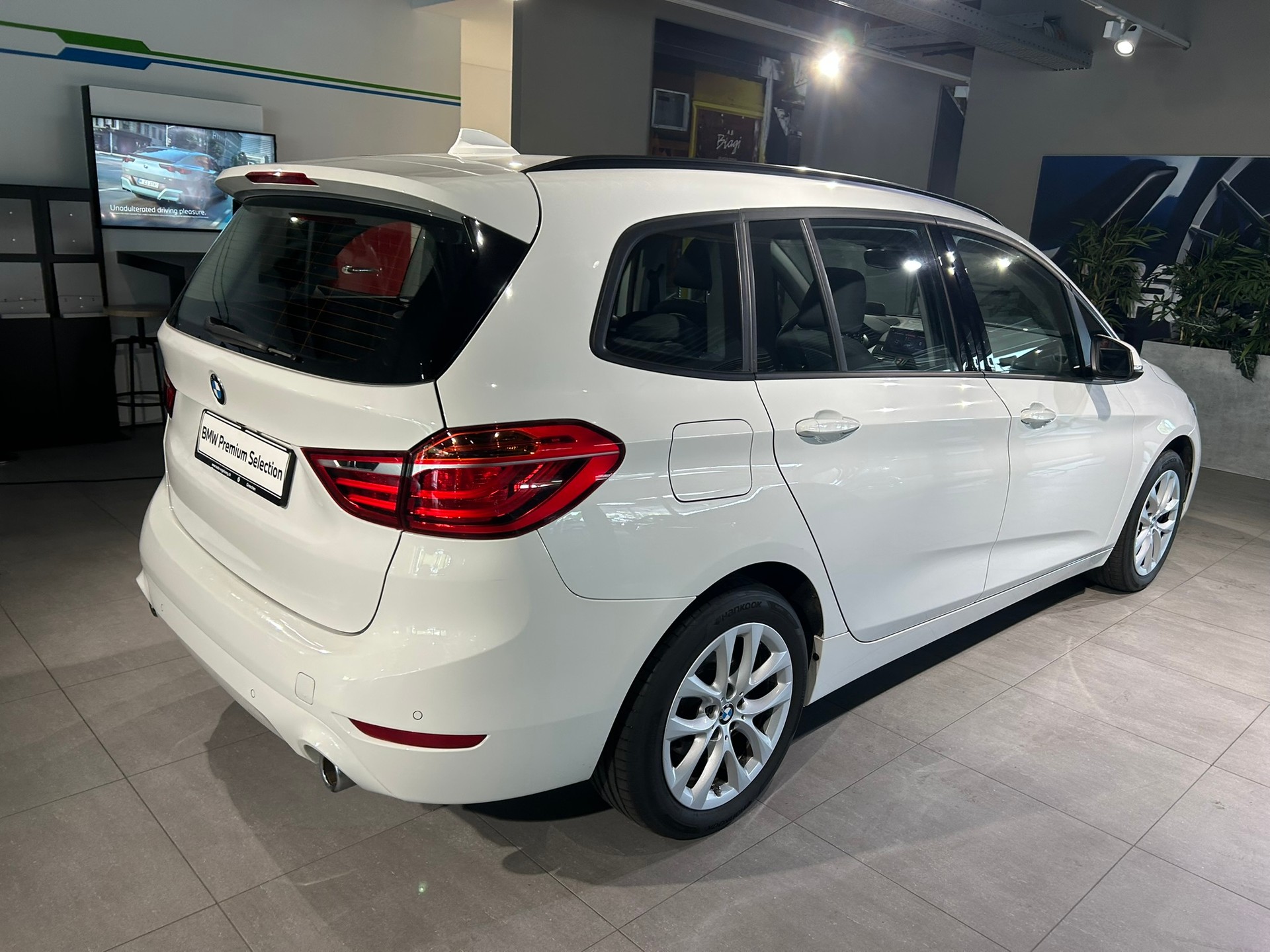 BMW 218d xDrive Gran Tourer Steptronic Essential Edition-image-9