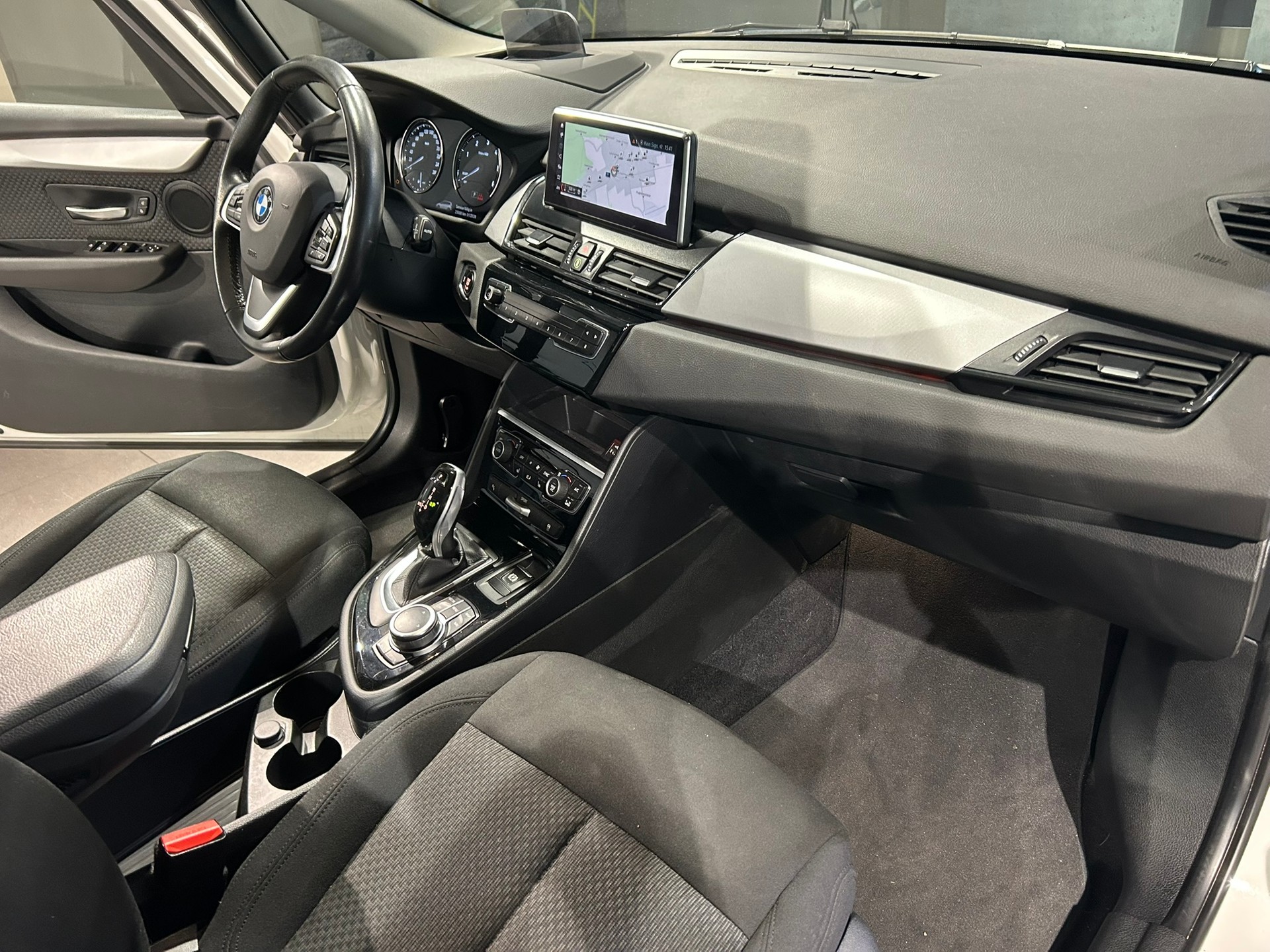 BMW 218d xDrive Gran Tourer Steptronic Essential Edition-image-22