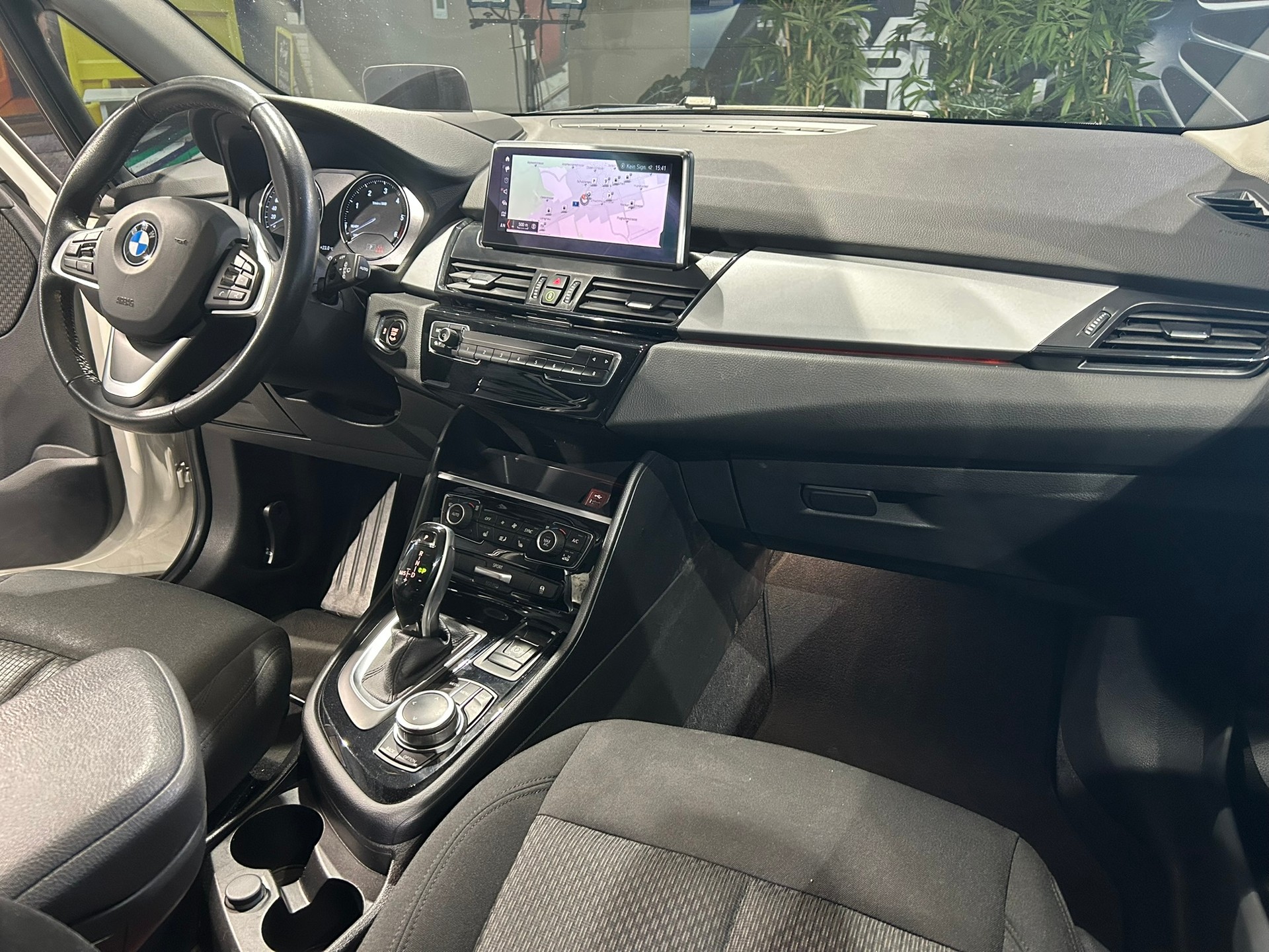 BMW 218d xDrive Gran Tourer Steptronic Essential Edition-image-23