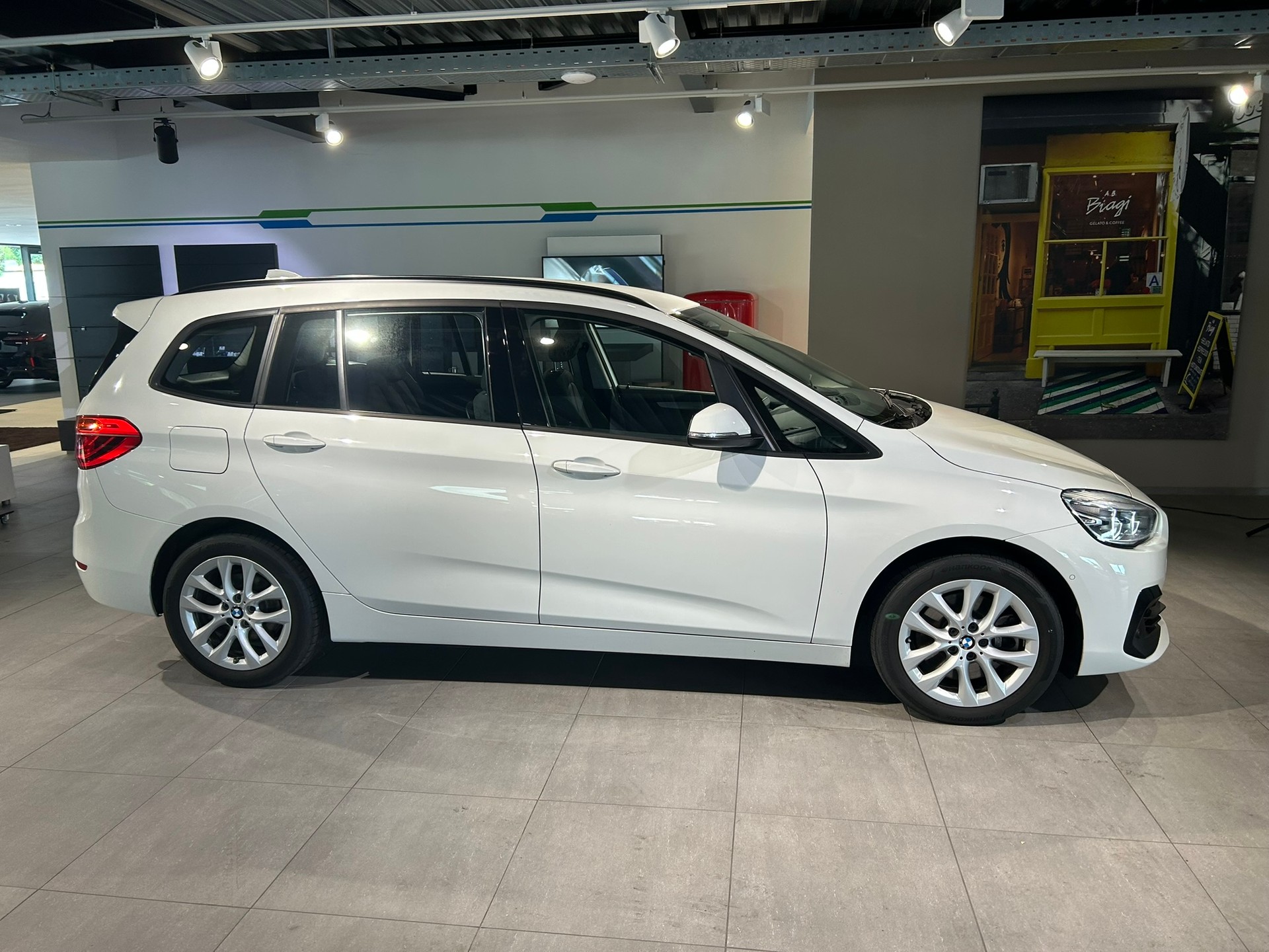 BMW 218d xDrive Gran Tourer Steptronic Essential Edition-image-11