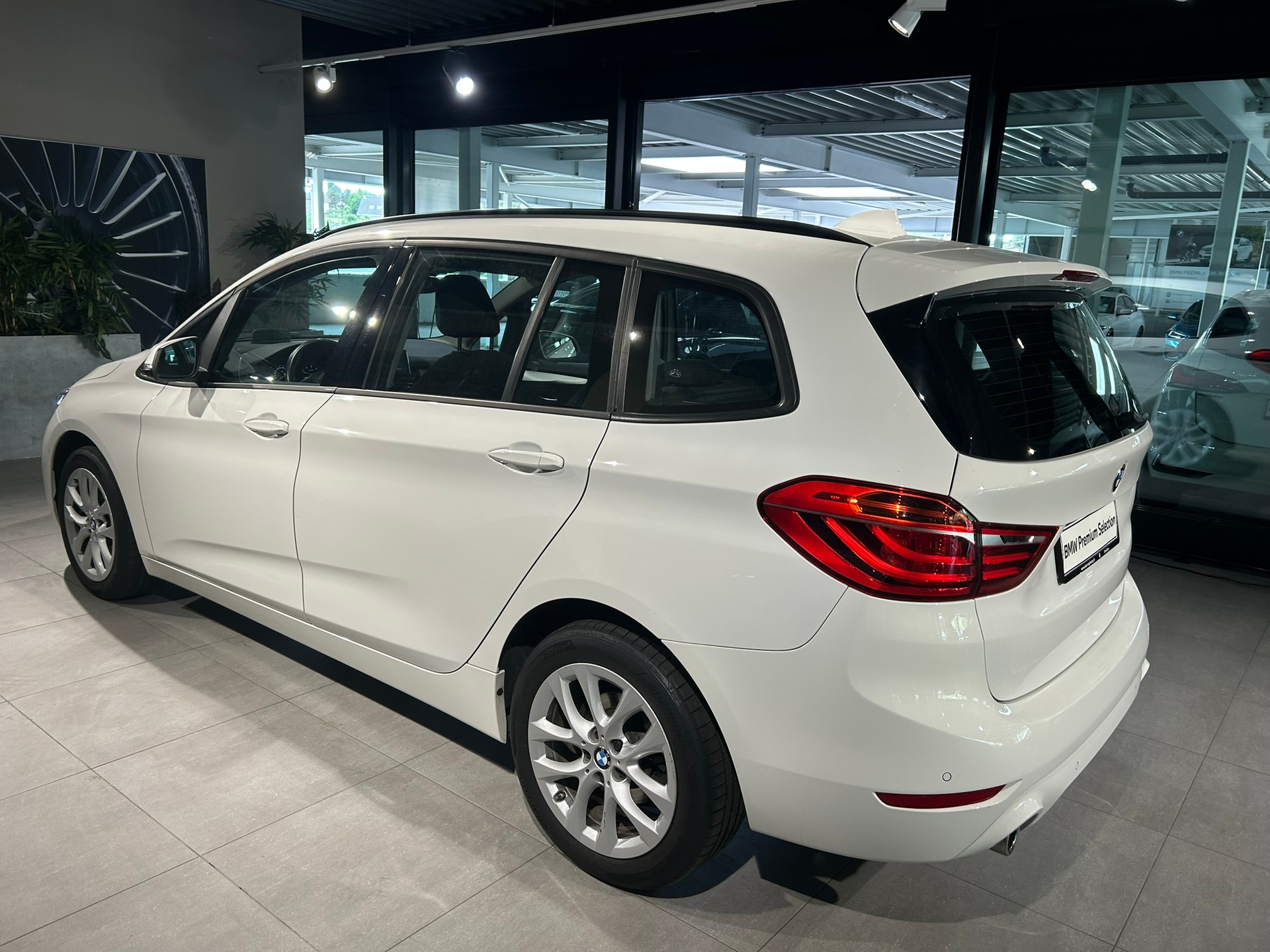 BMW 218d xDrive Gran Tourer Steptronic Essential Edition-image-12