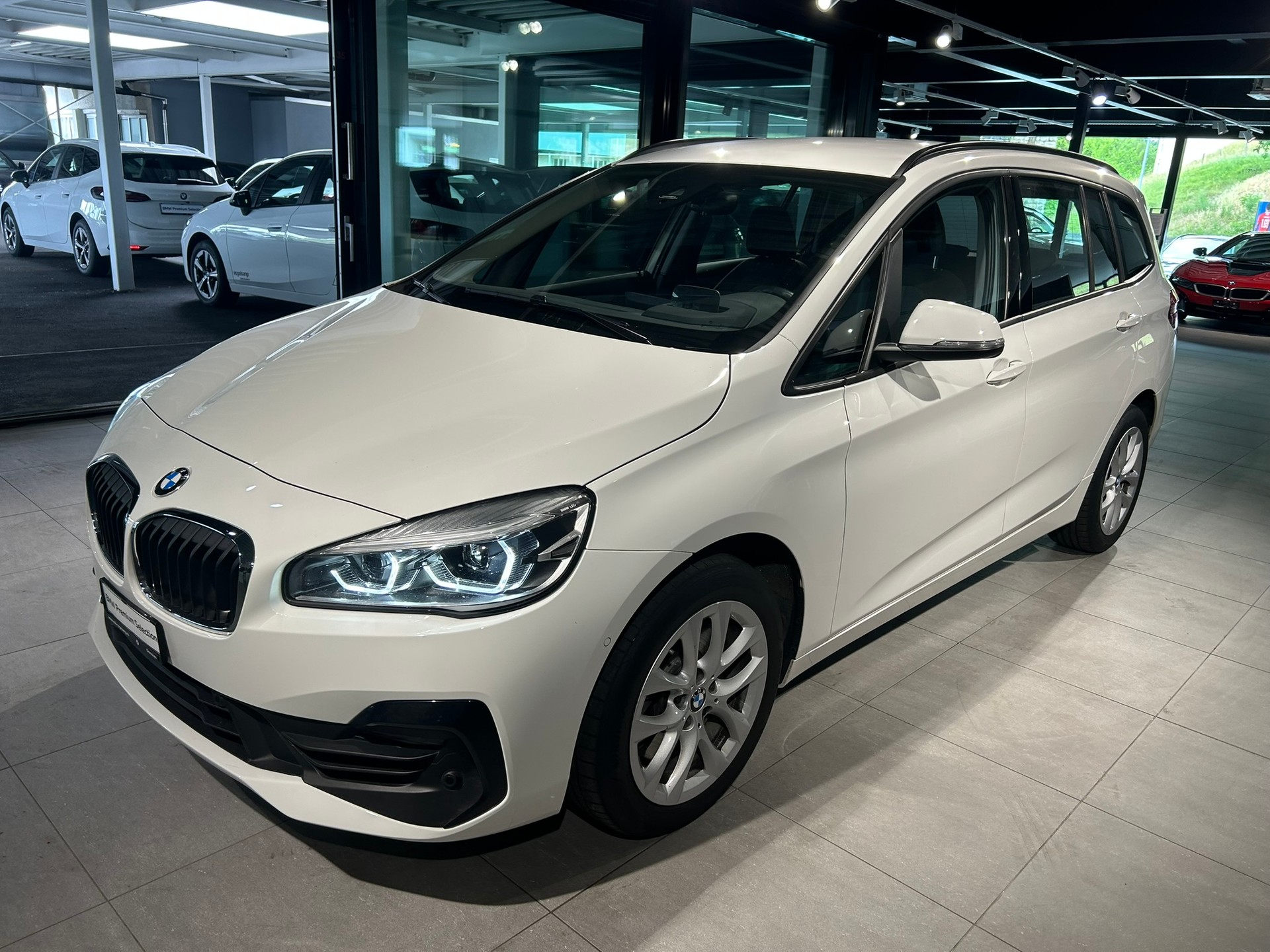 BMW 218d xDrive Gran Tourer Steptronic Essential Edition-image-5