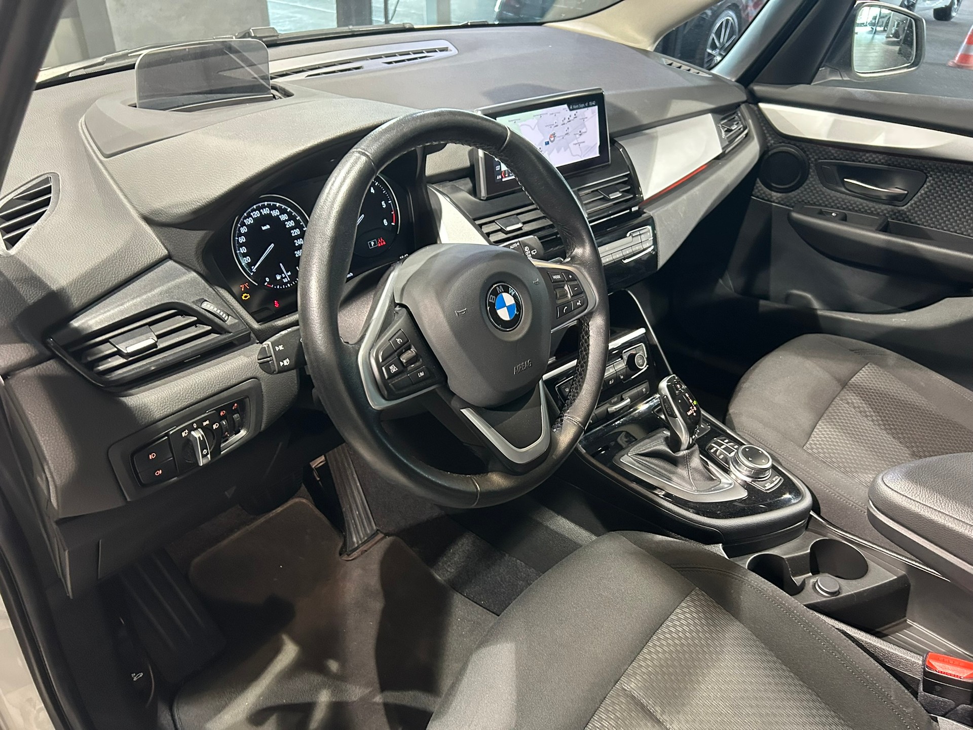 BMW 218d xDrive Gran Tourer Steptronic Essential Edition-image-24