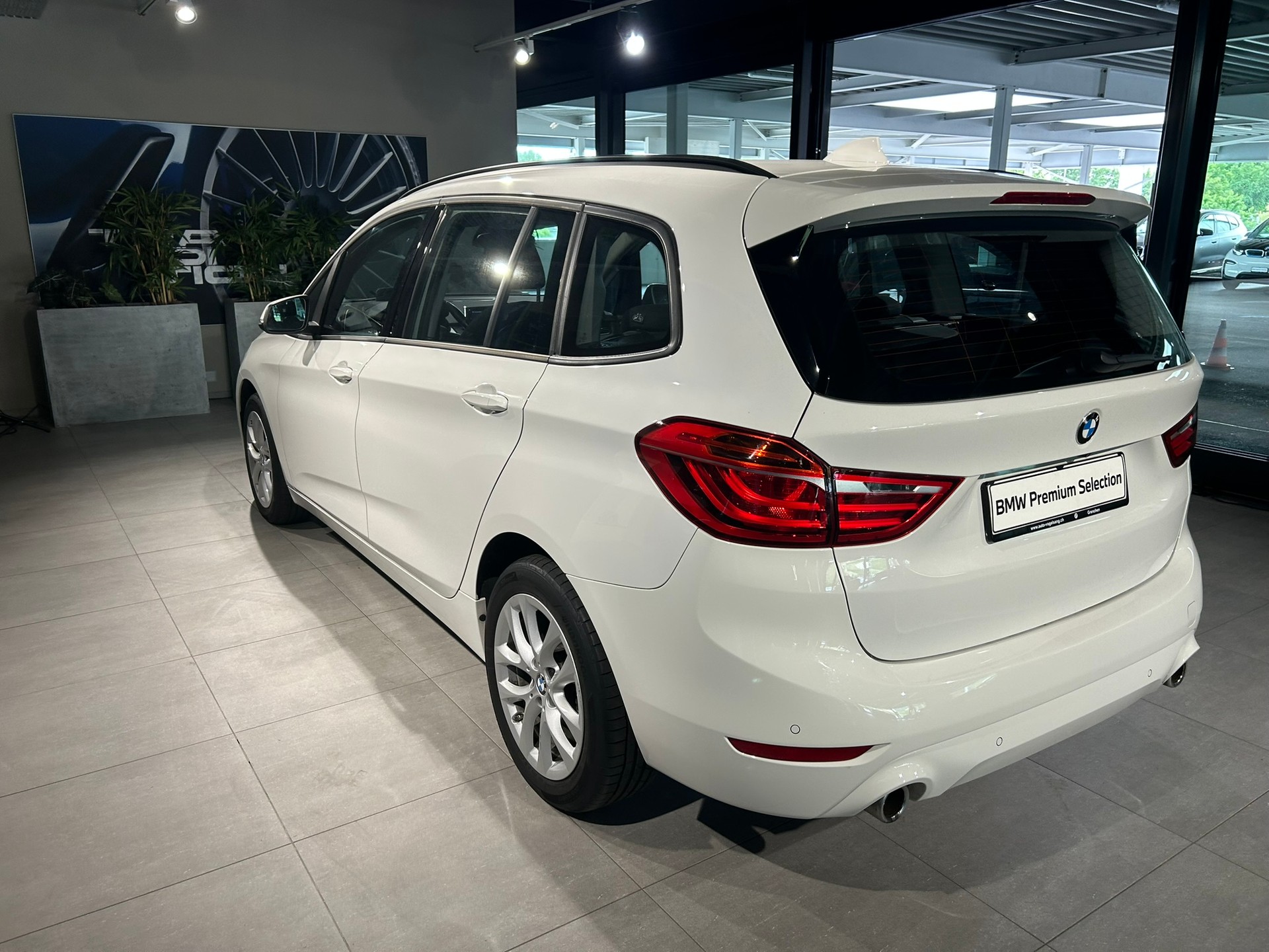 BMW 218d xDrive Gran Tourer Steptronic Essential Edition-image-6