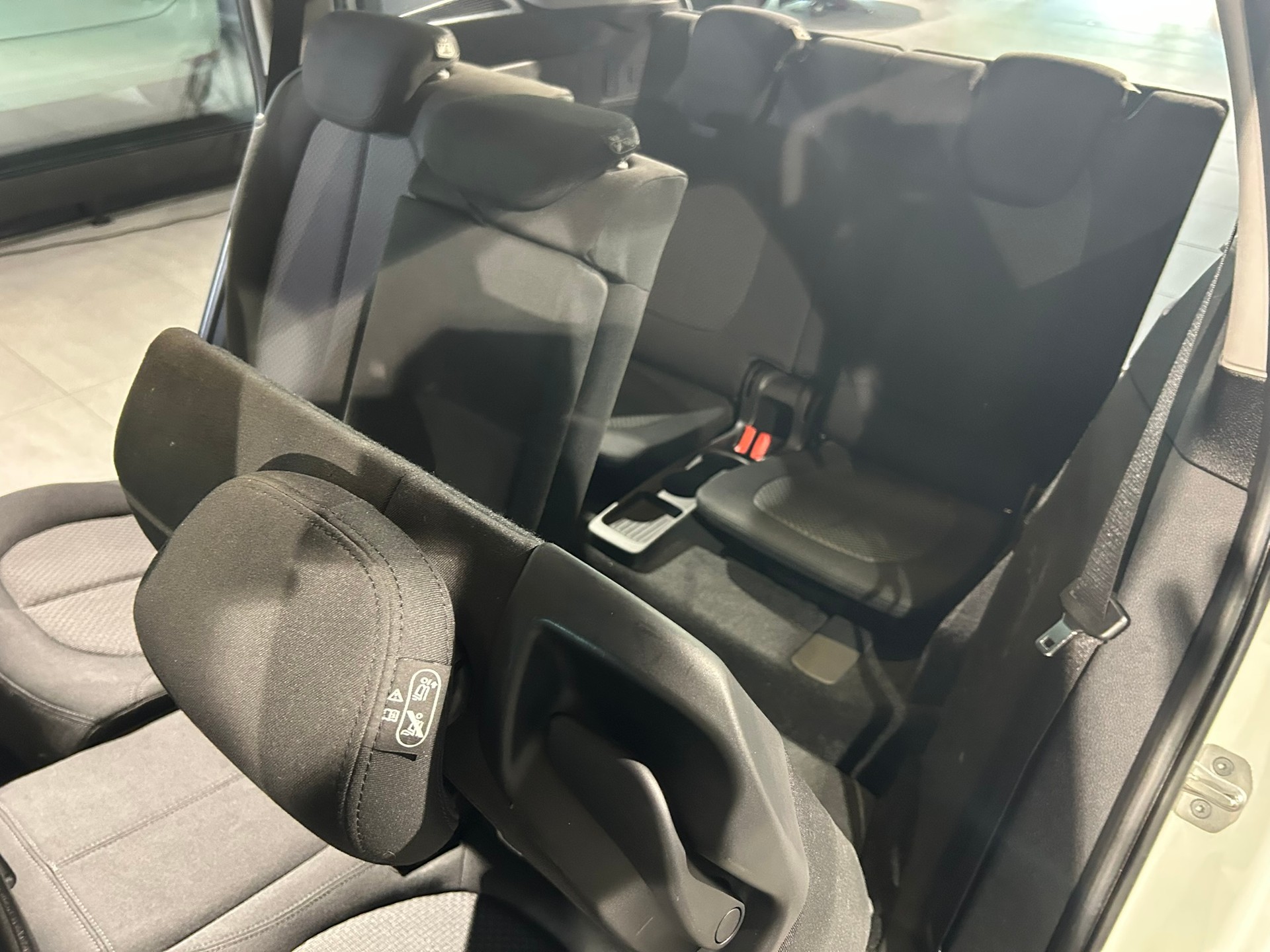 BMW 218d xDrive Gran Tourer Steptronic Essential Edition-image-18