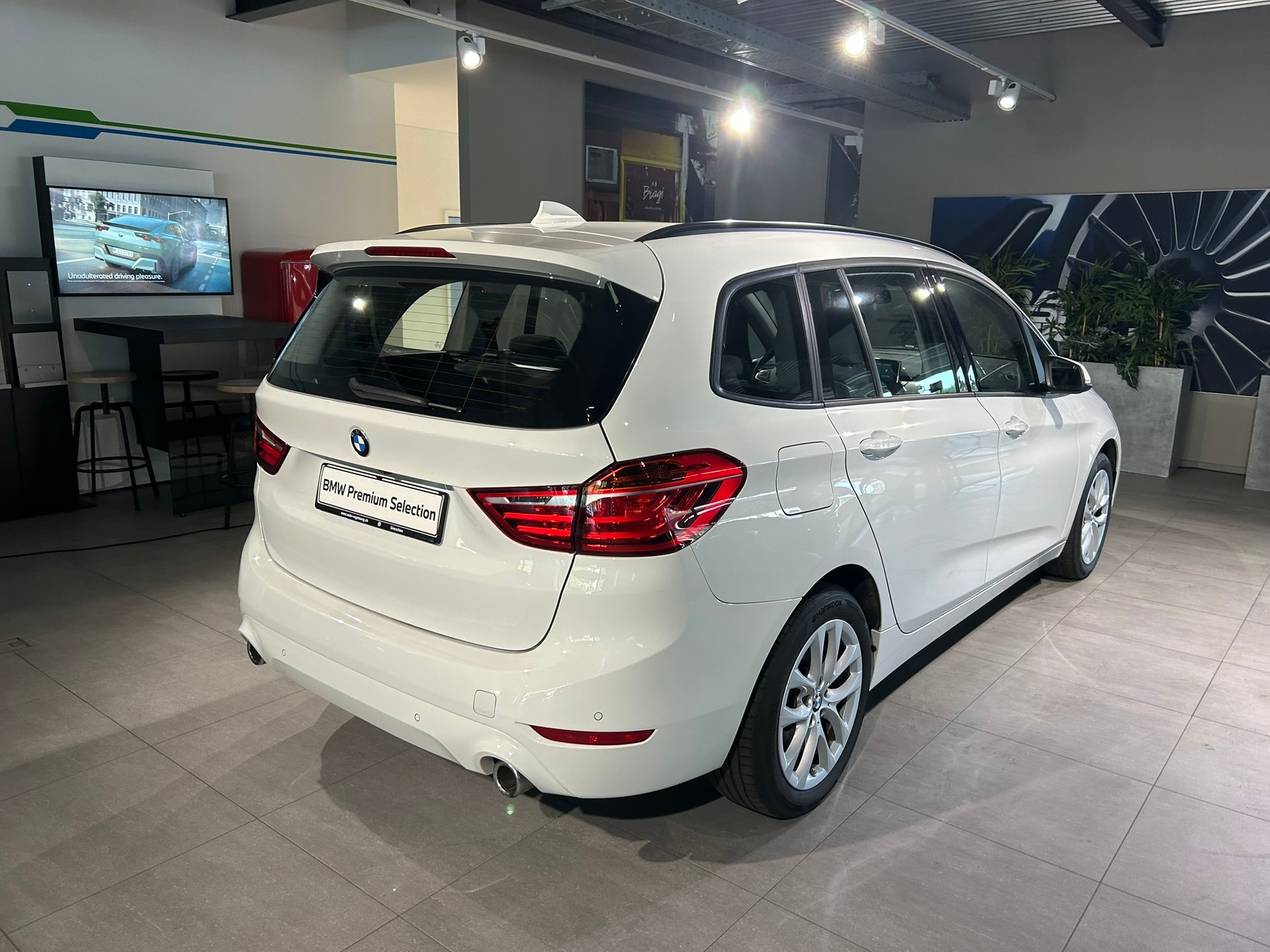 BMW 218d xDrive Gran Tourer Steptronic Essential Edition-image-10