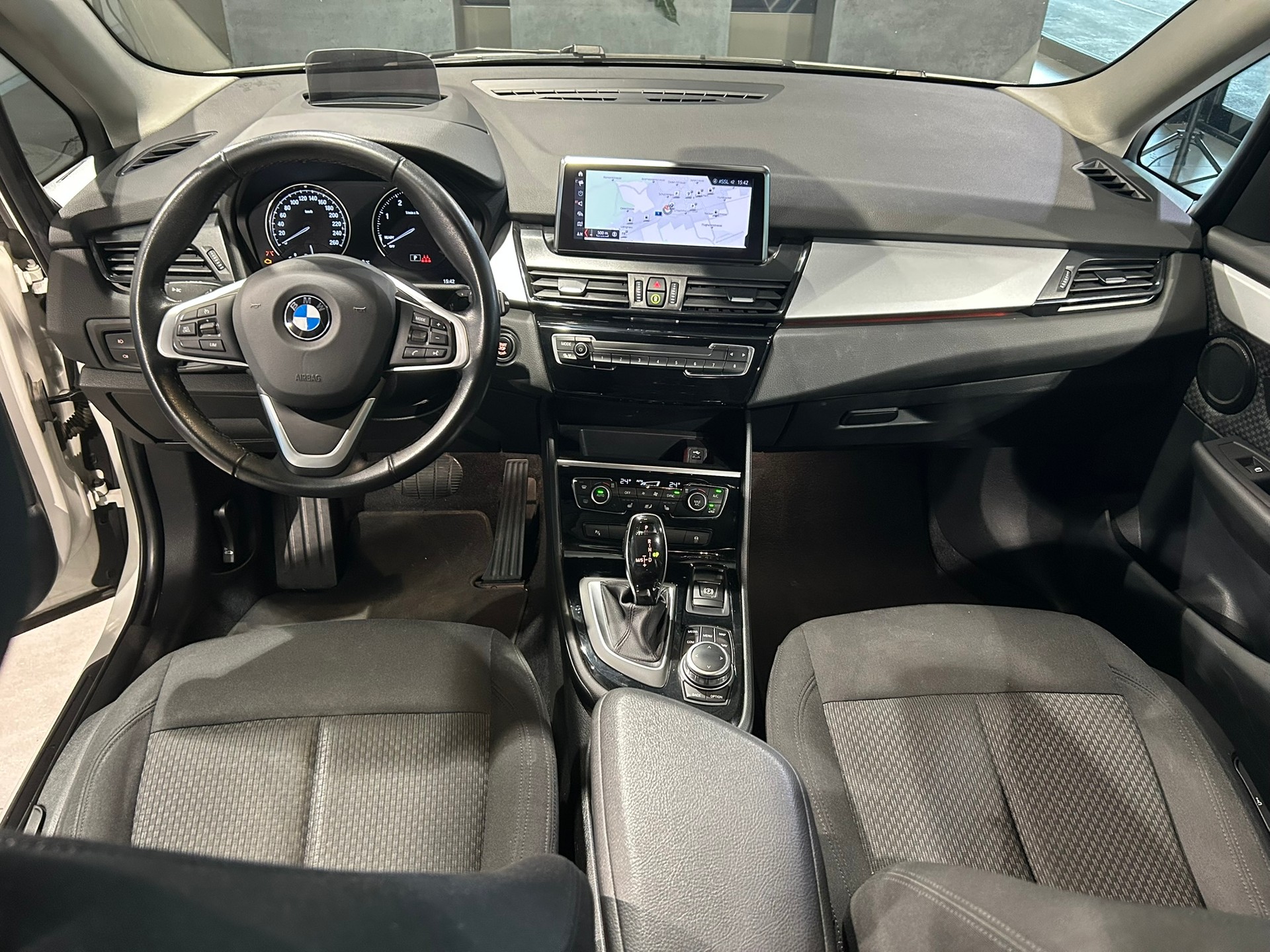 BMW 218d xDrive Gran Tourer Steptronic Essential Edition-image-28
