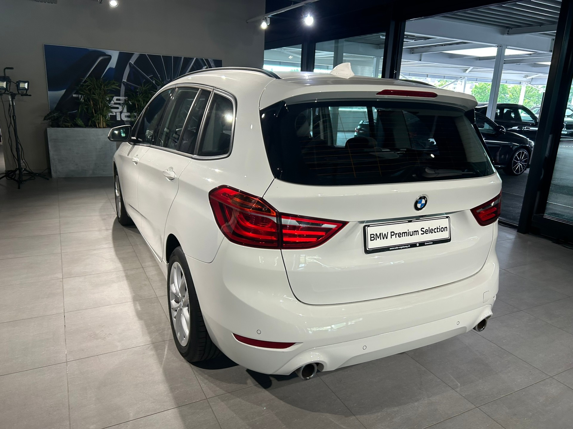 BMW 218d xDrive Gran Tourer Steptronic Essential Edition-image-7
