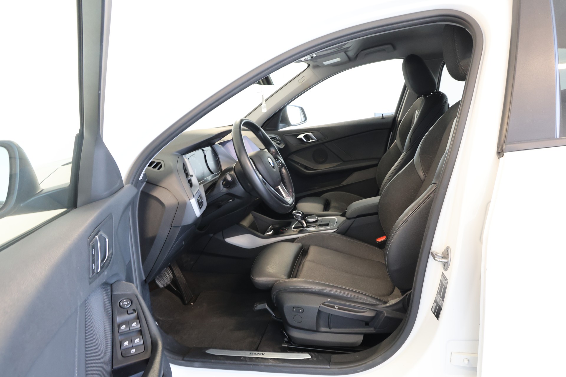 BMW 118i Steptronic-image-5