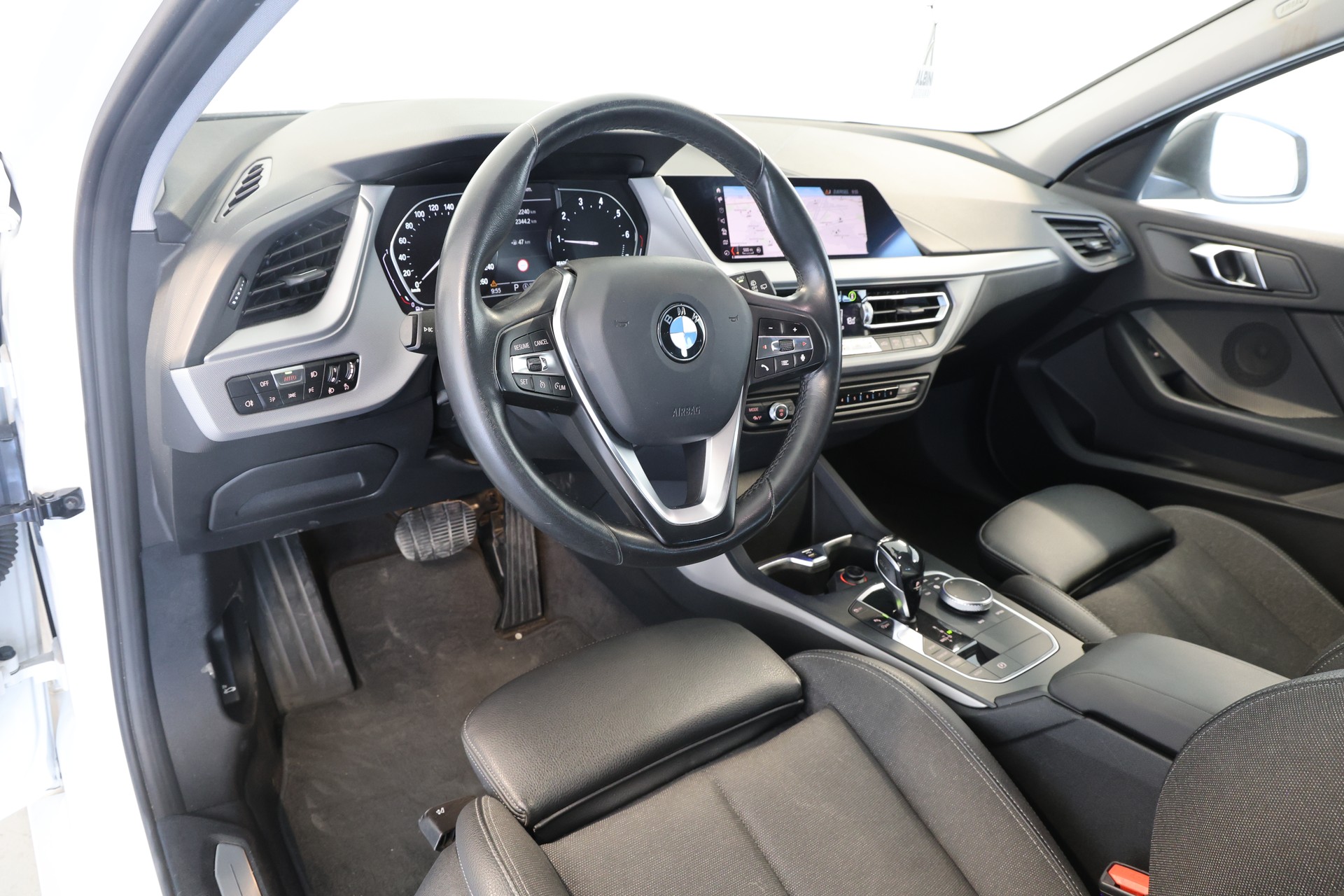 BMW 118i Steptronic-image-7