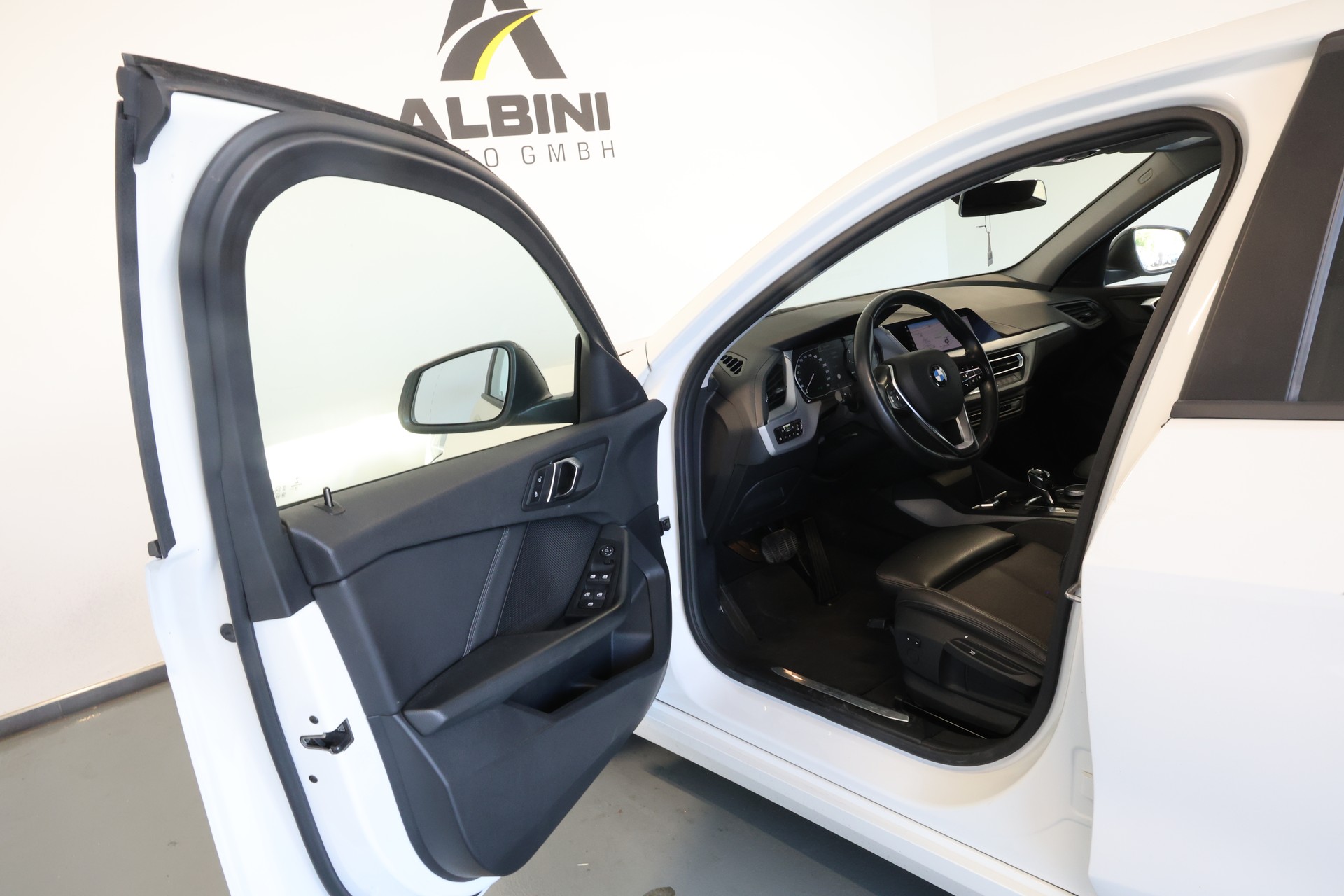 BMW 118i Steptronic-image-4