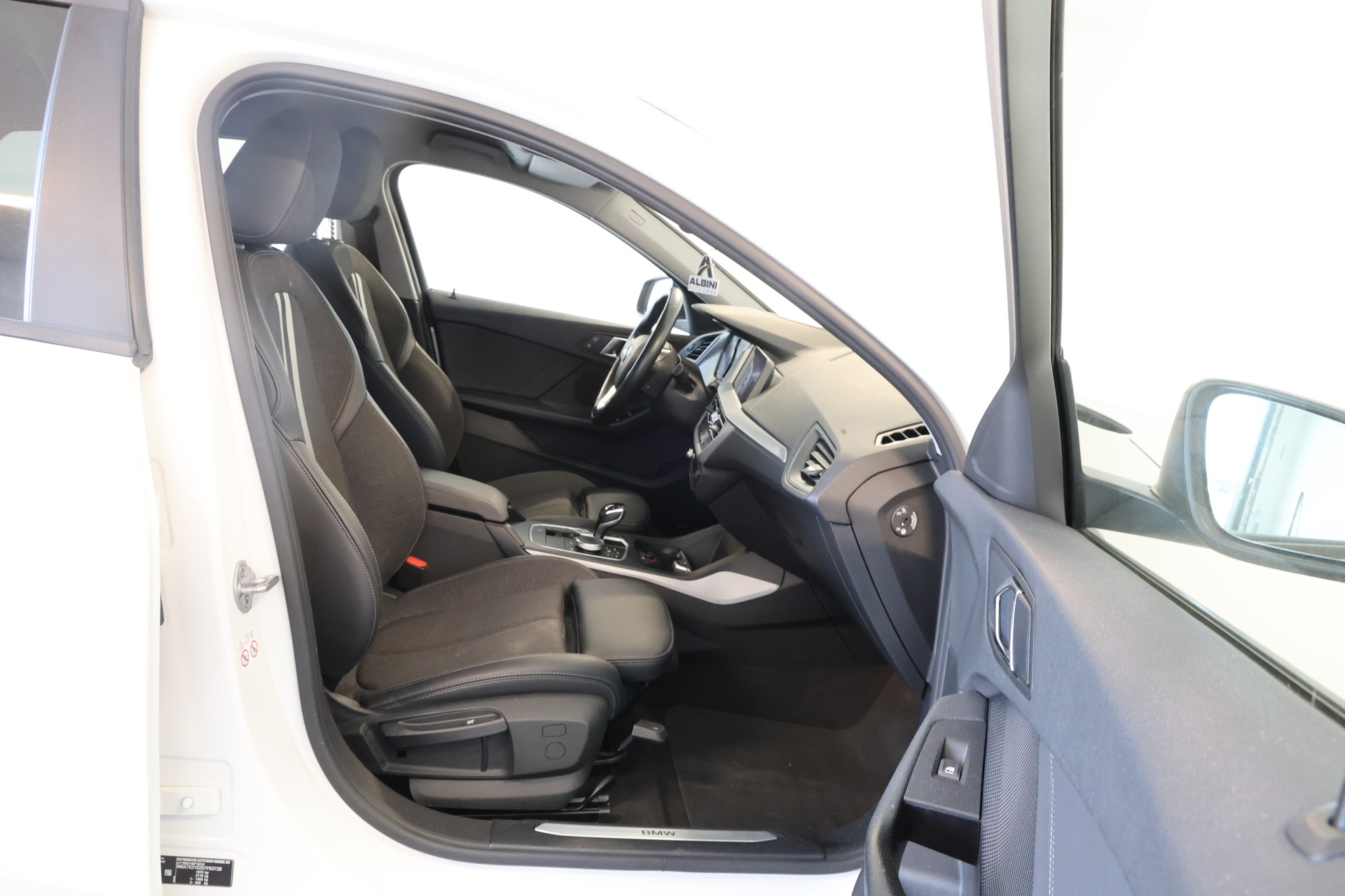 BMW 118i Steptronic-image-12