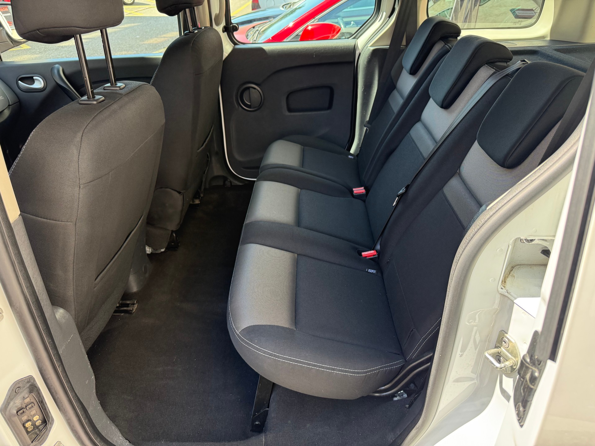 RENAULT Kangoo 1.5 dCi Zen+-image-9