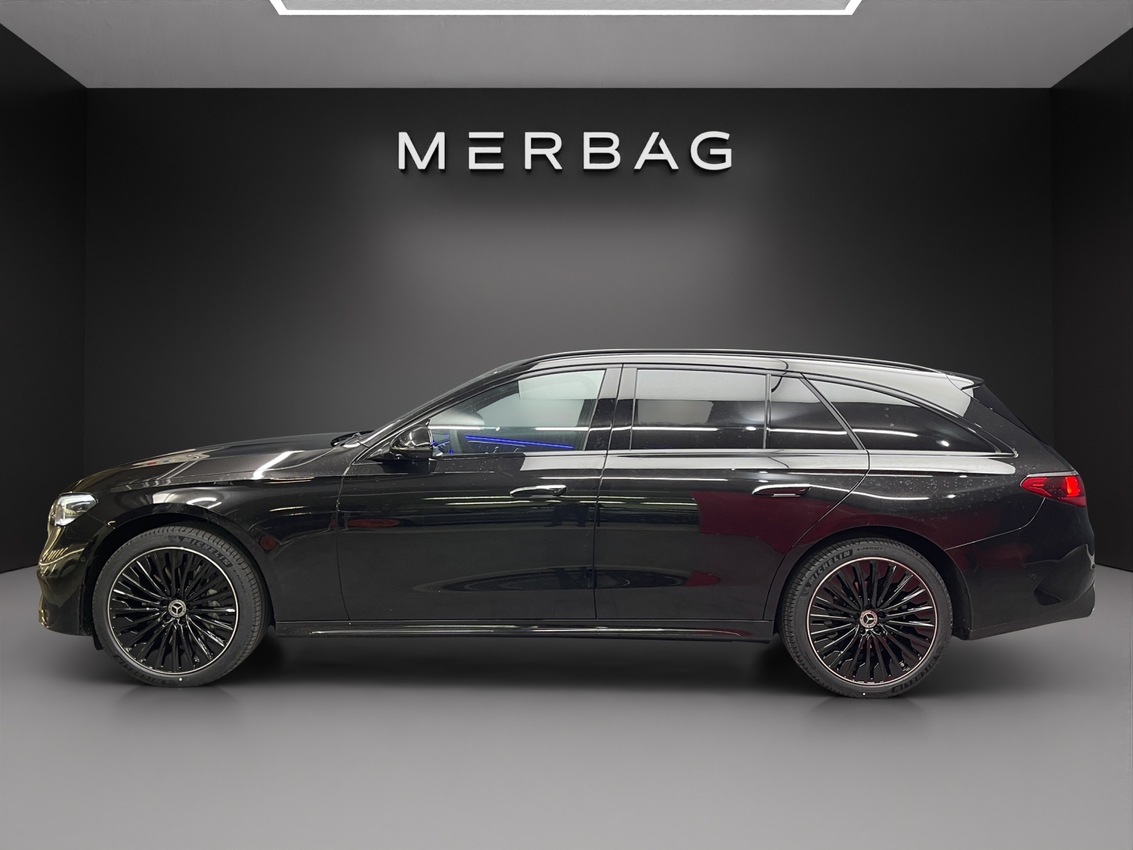 MERCEDES-BENZ E 220 d 4MATIC T-Modell-image-2