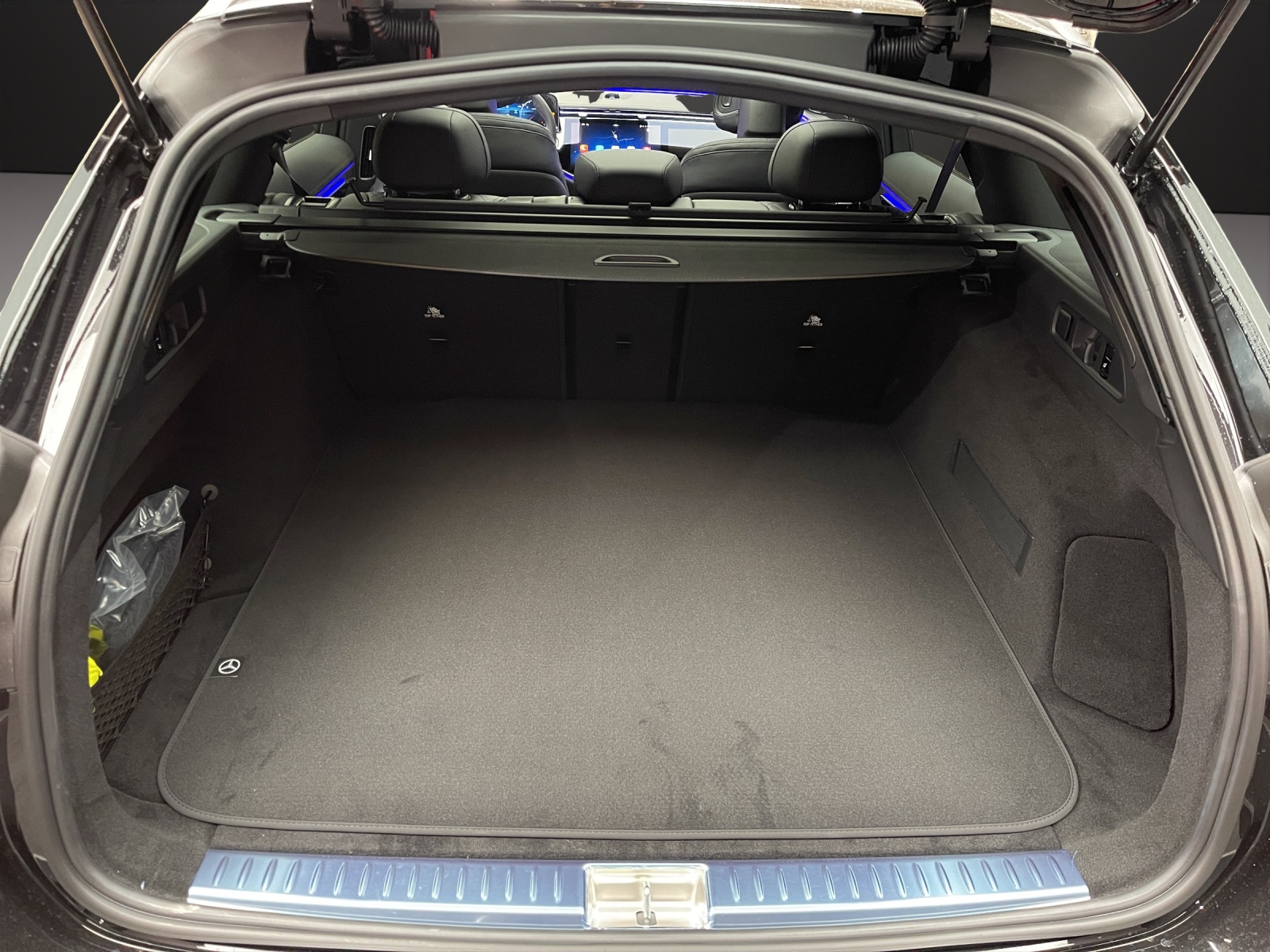 MERCEDES-BENZ E 220 d 4MATIC T-Modell-image-9