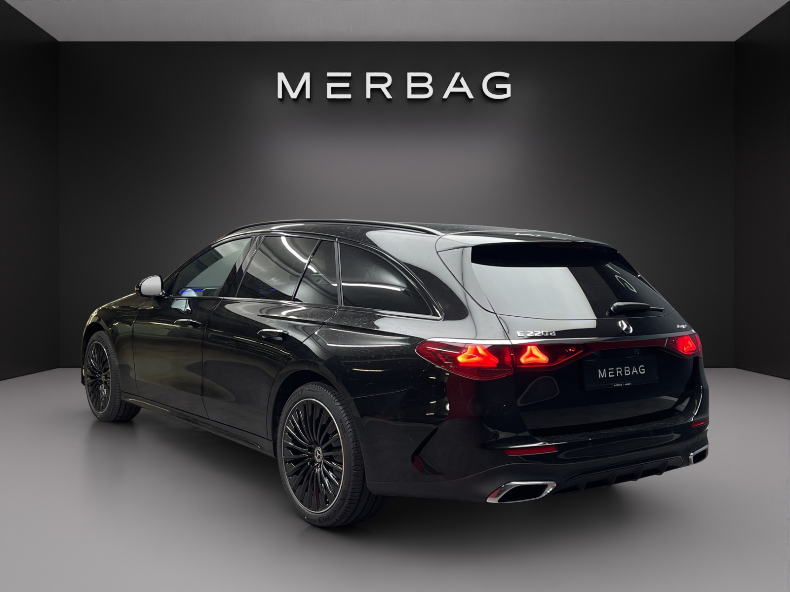MERCEDES-BENZ E 220 d 4MATIC T-Modell-image-3