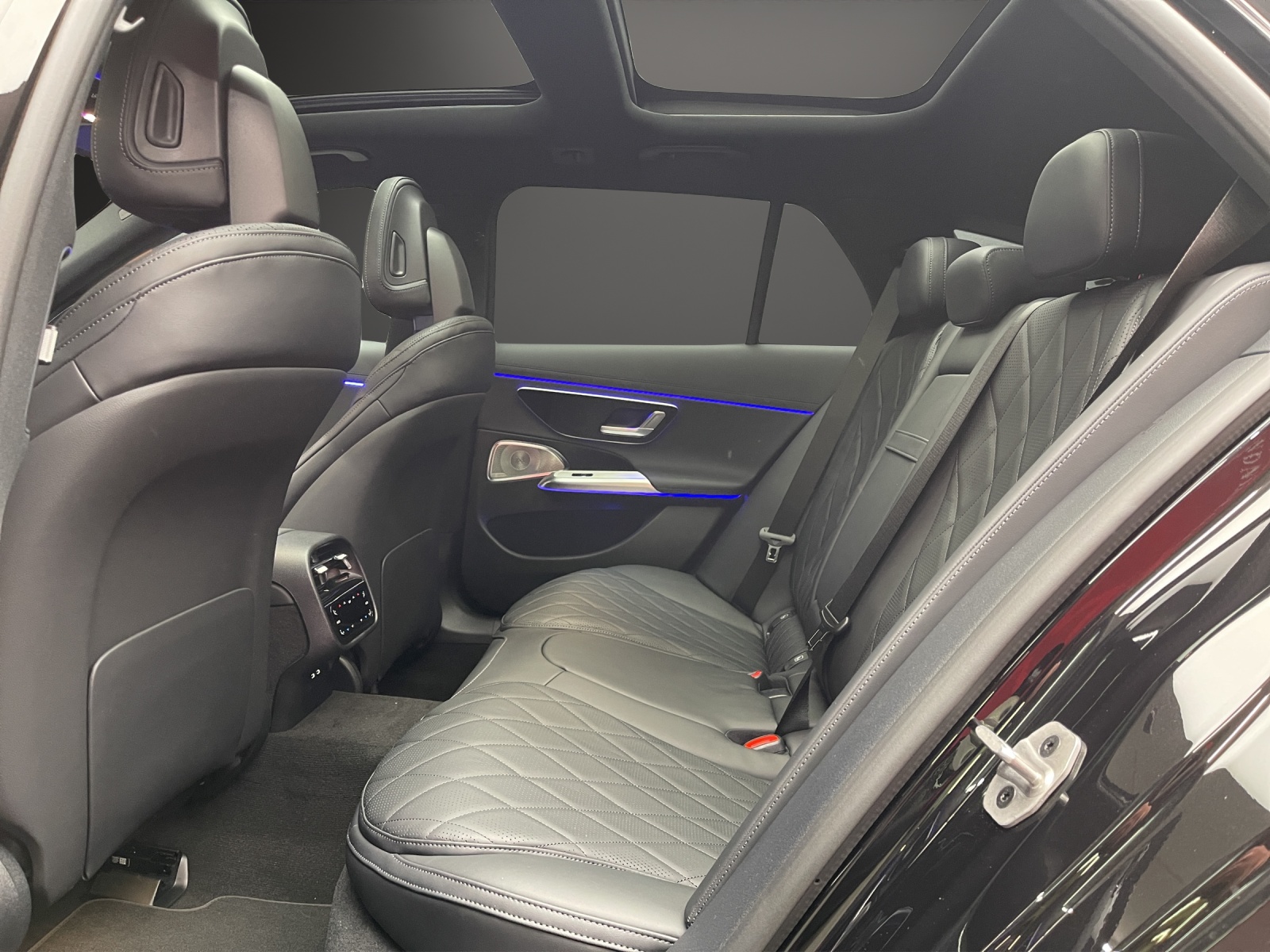 MERCEDES-BENZ E 220 d 4MATIC T-Modell-image-8