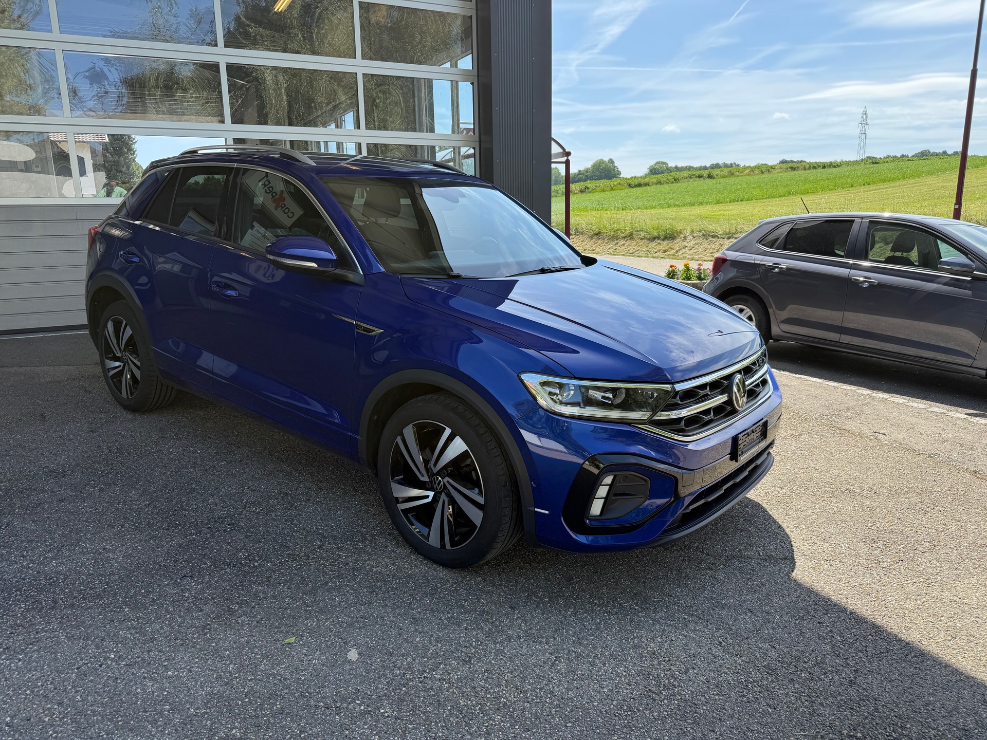 VW T-Roc 2.0 TSI R-Line DSG 4Motion-image-1