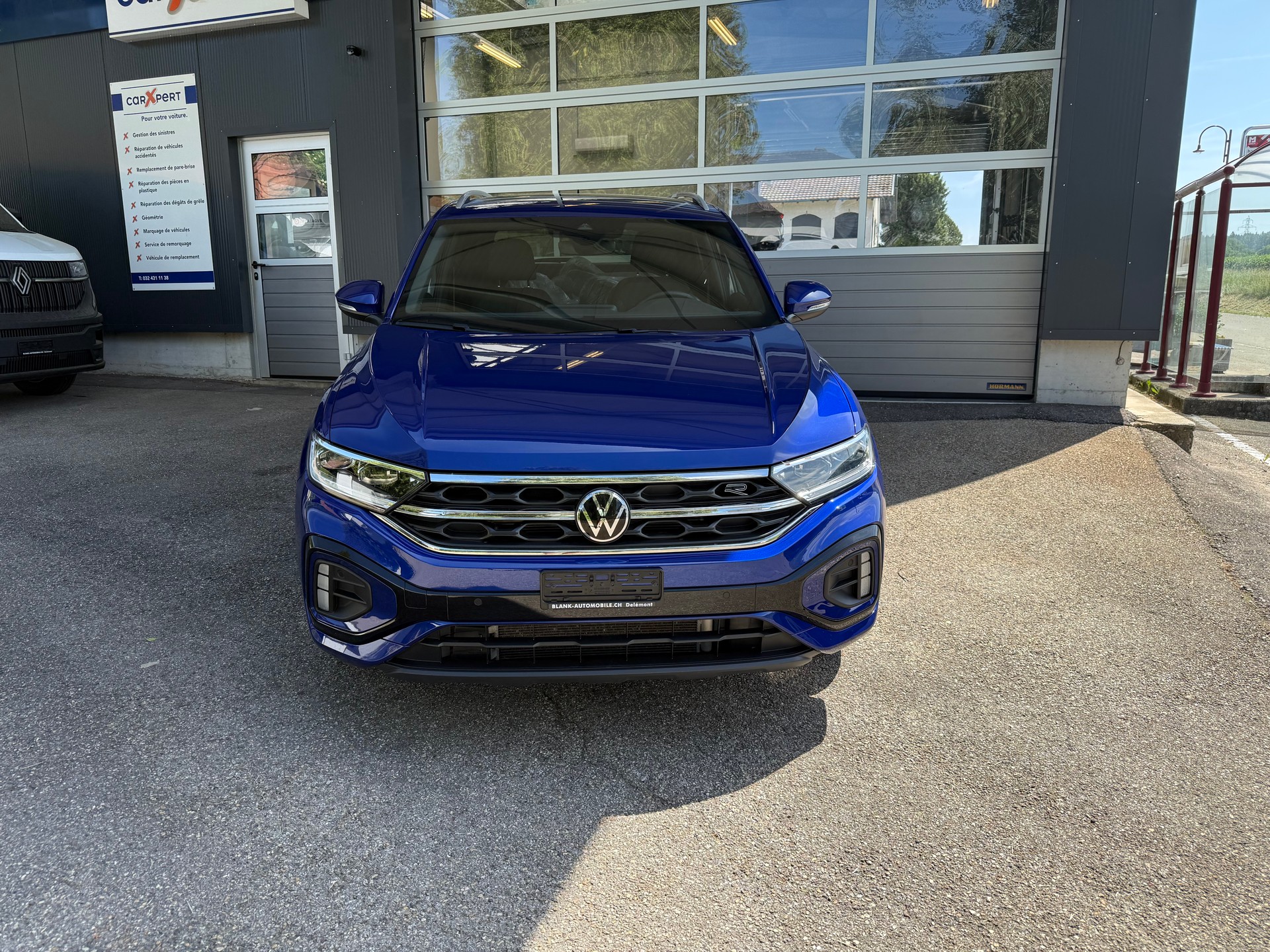 VW T-Roc 2.0 TSI R-Line DSG 4Motion-image-2