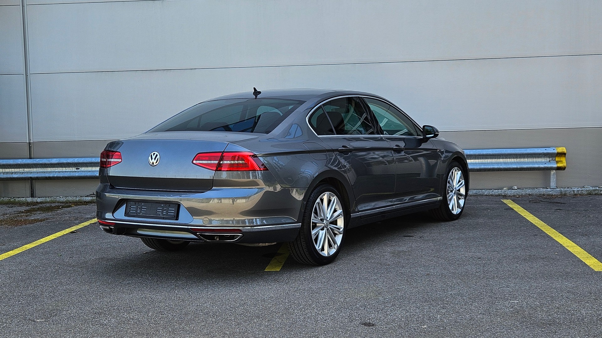 VW Passat 2.0 TSI BMT Highline 4Motion DSG-image-2