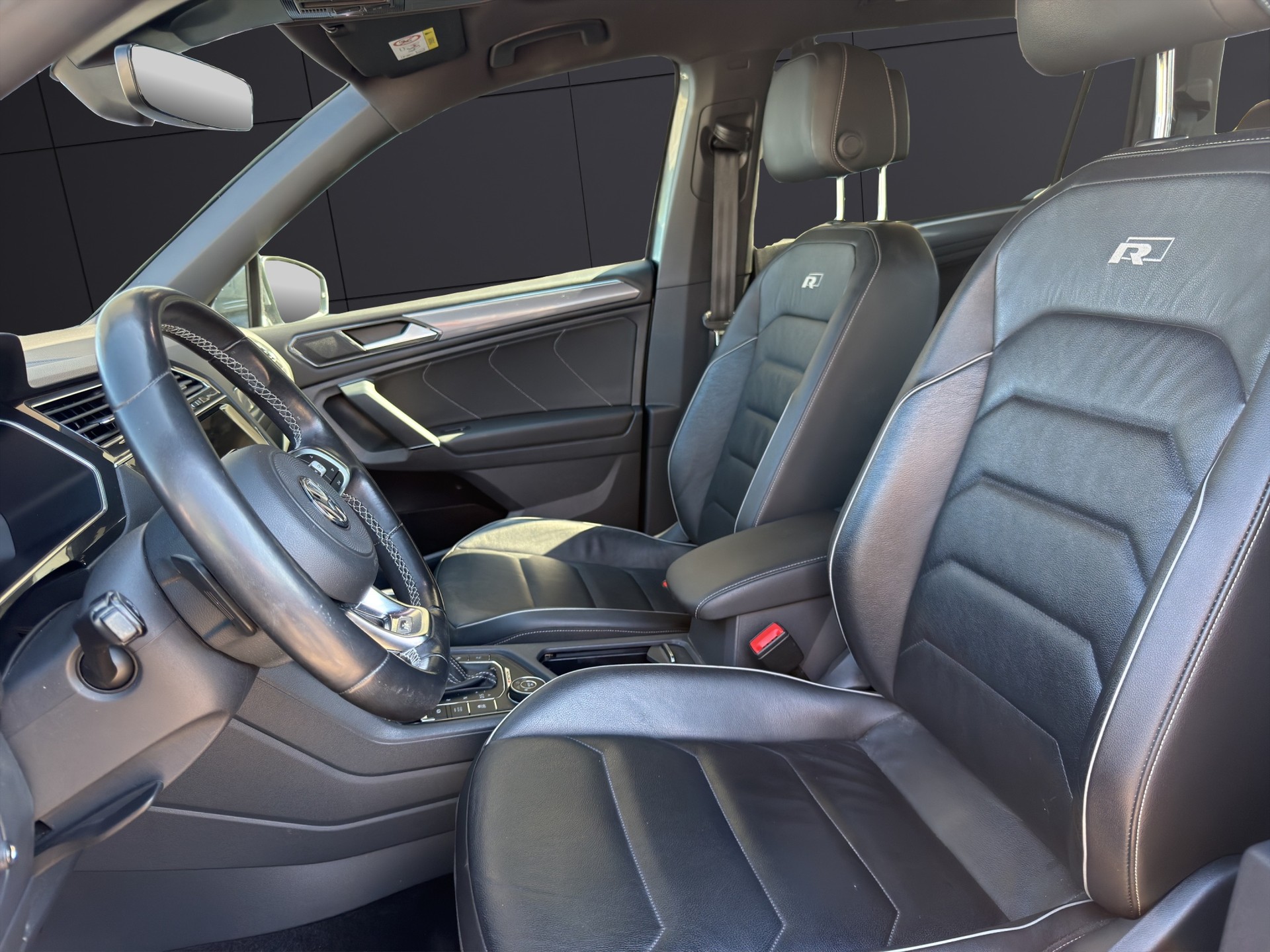 VW R-Line High Line-image-7