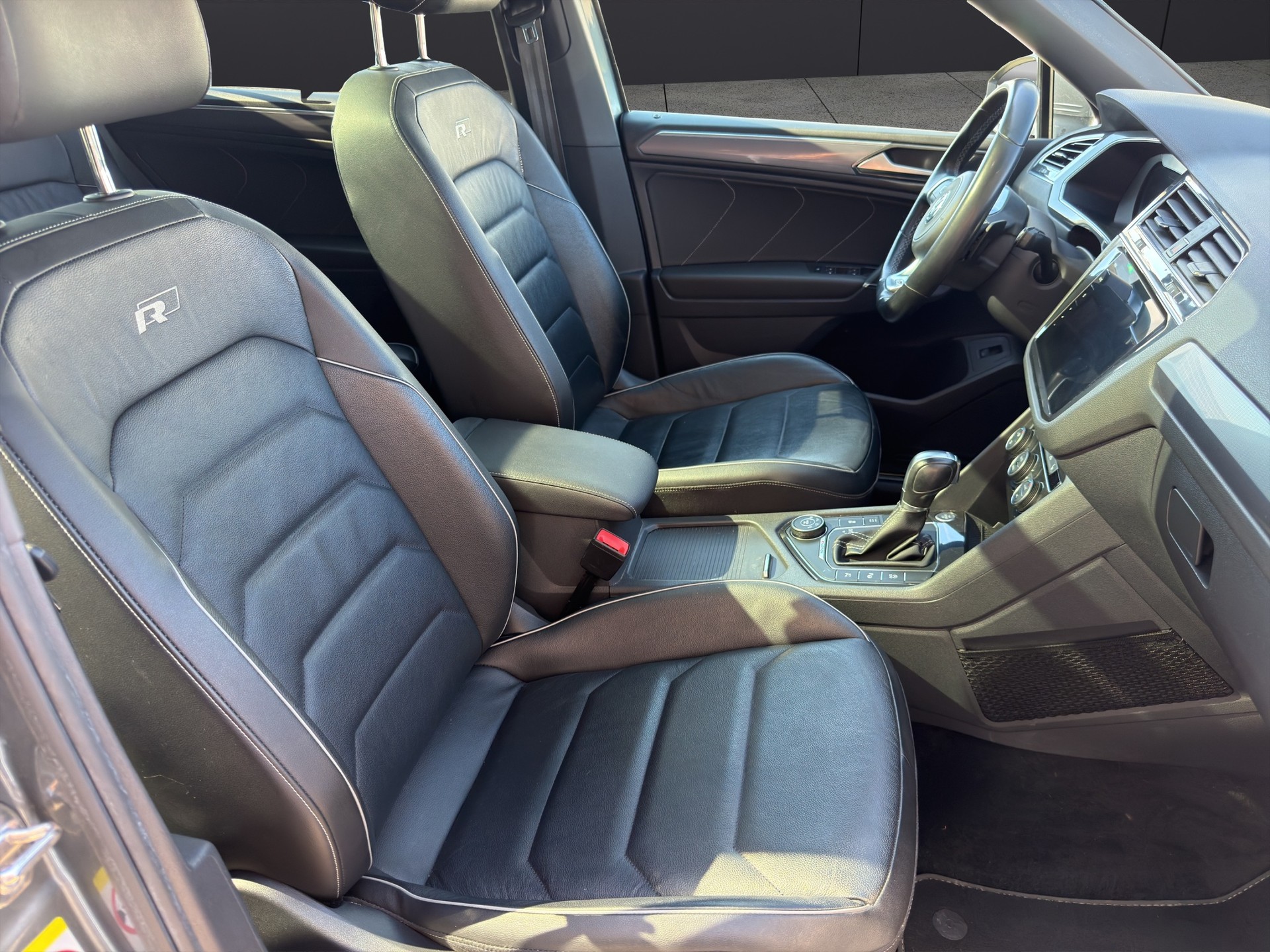 VW R-Line High Line-image-10