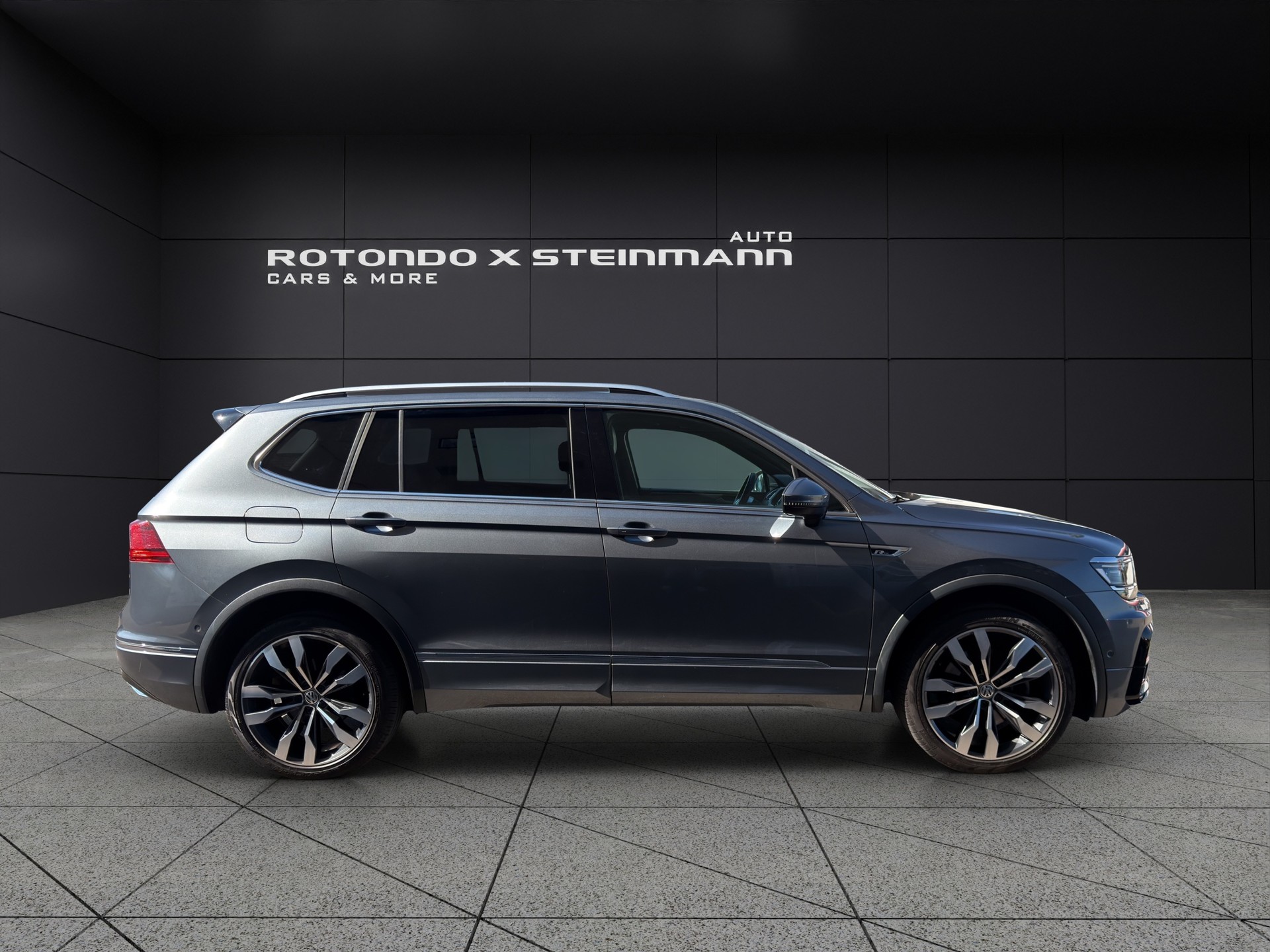 VW R-Line High Line-image-3