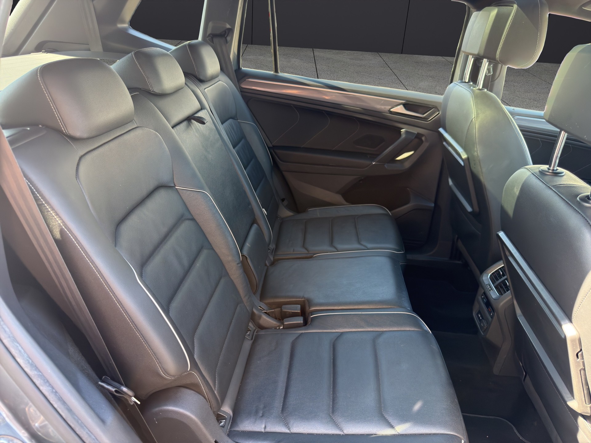 VW R-Line High Line-image-9