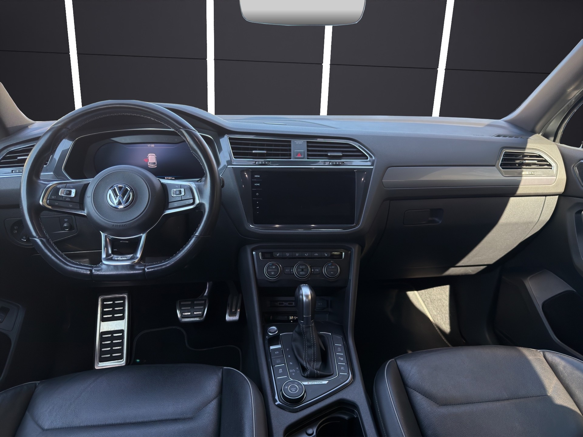 VW R-Line High Line-image-6