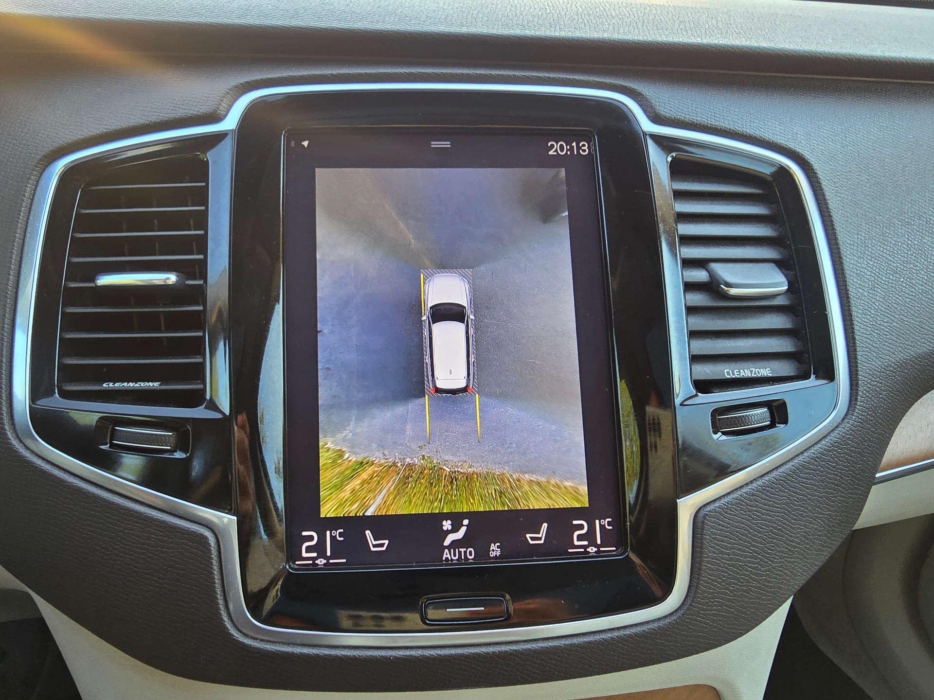 VOLVO XC90 D5 AWD Momentum Geartronic-image-23