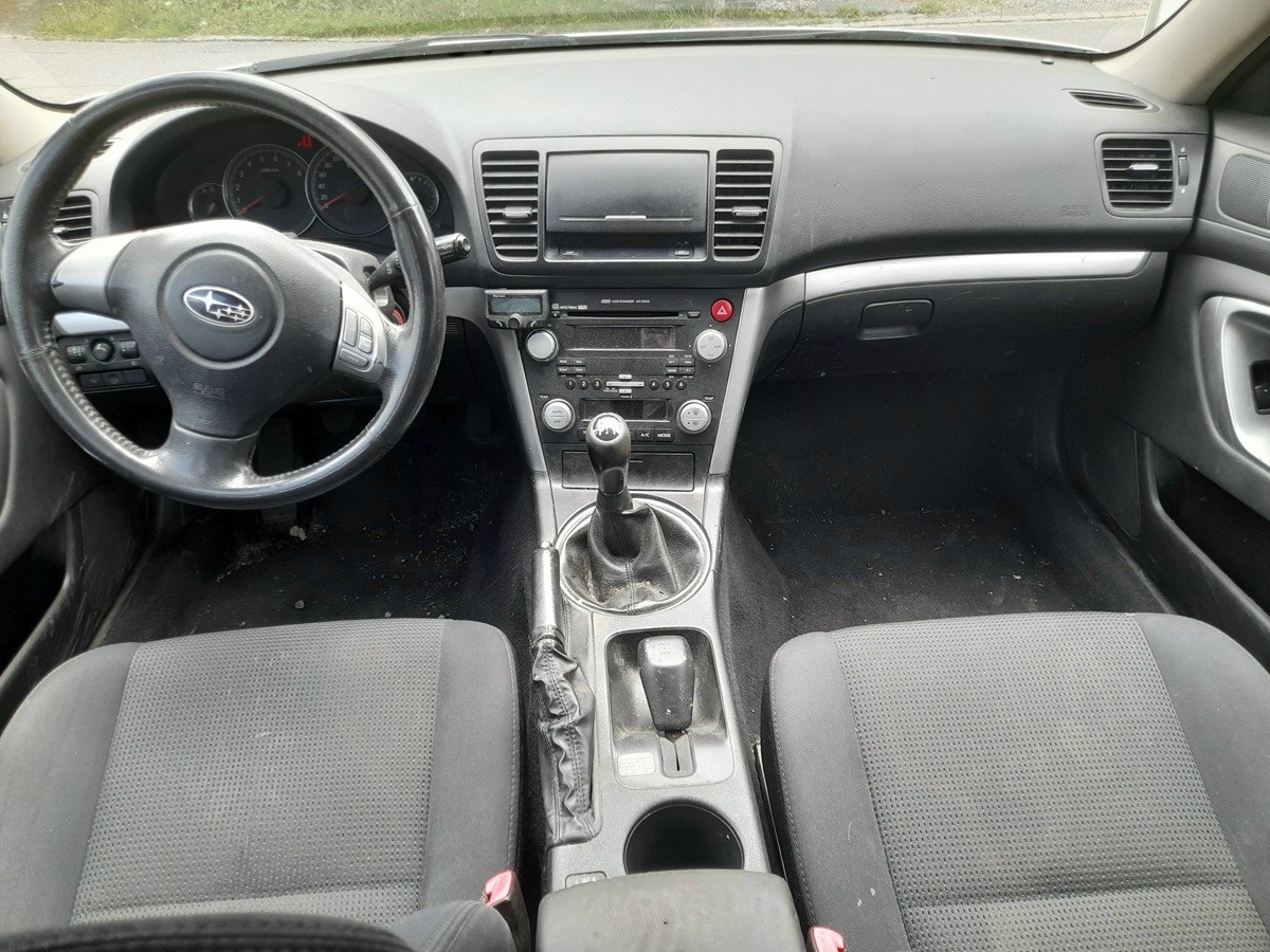 SUBARU Legacy 2.0R AWD Swiss-image-4