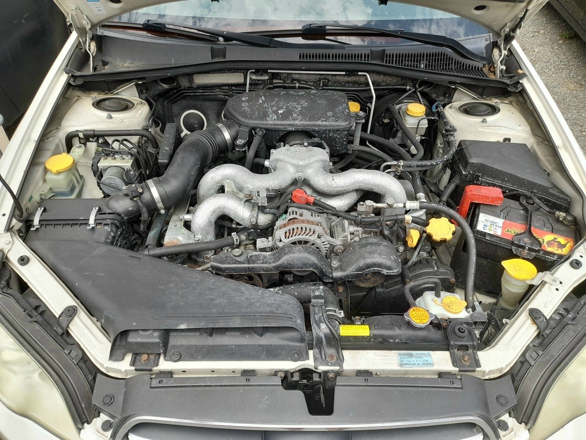 SUBARU Legacy 2.0R AWD Swiss-image-7