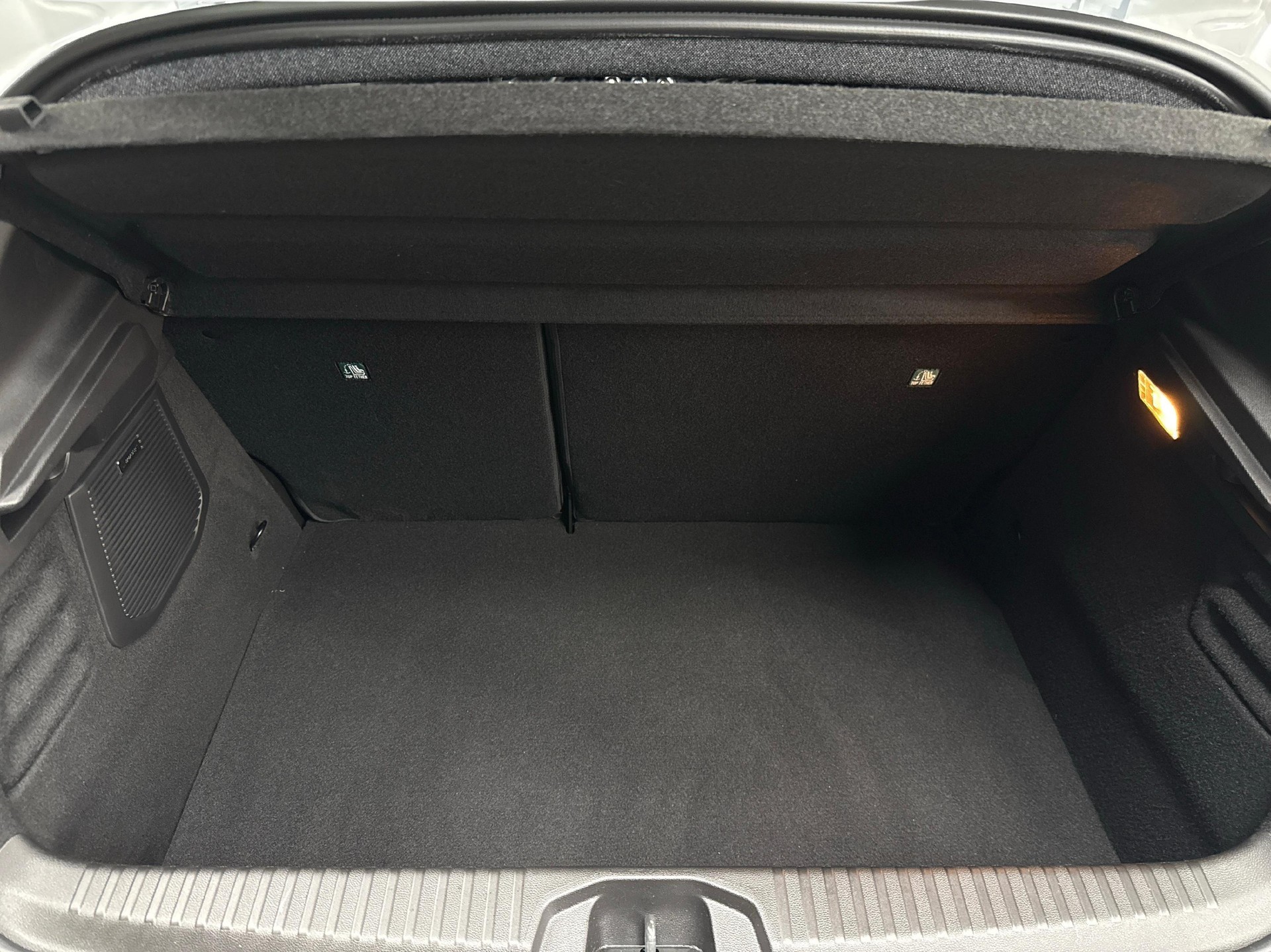 MITSUBISHI Colt 1.6 HEV Instyle-image-11