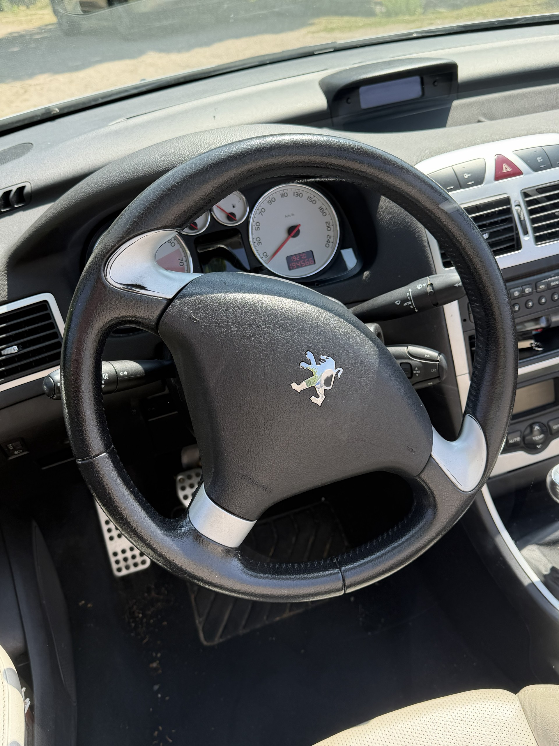 PEUGEOT 2.0 16V 138 Cabriolet-image-4