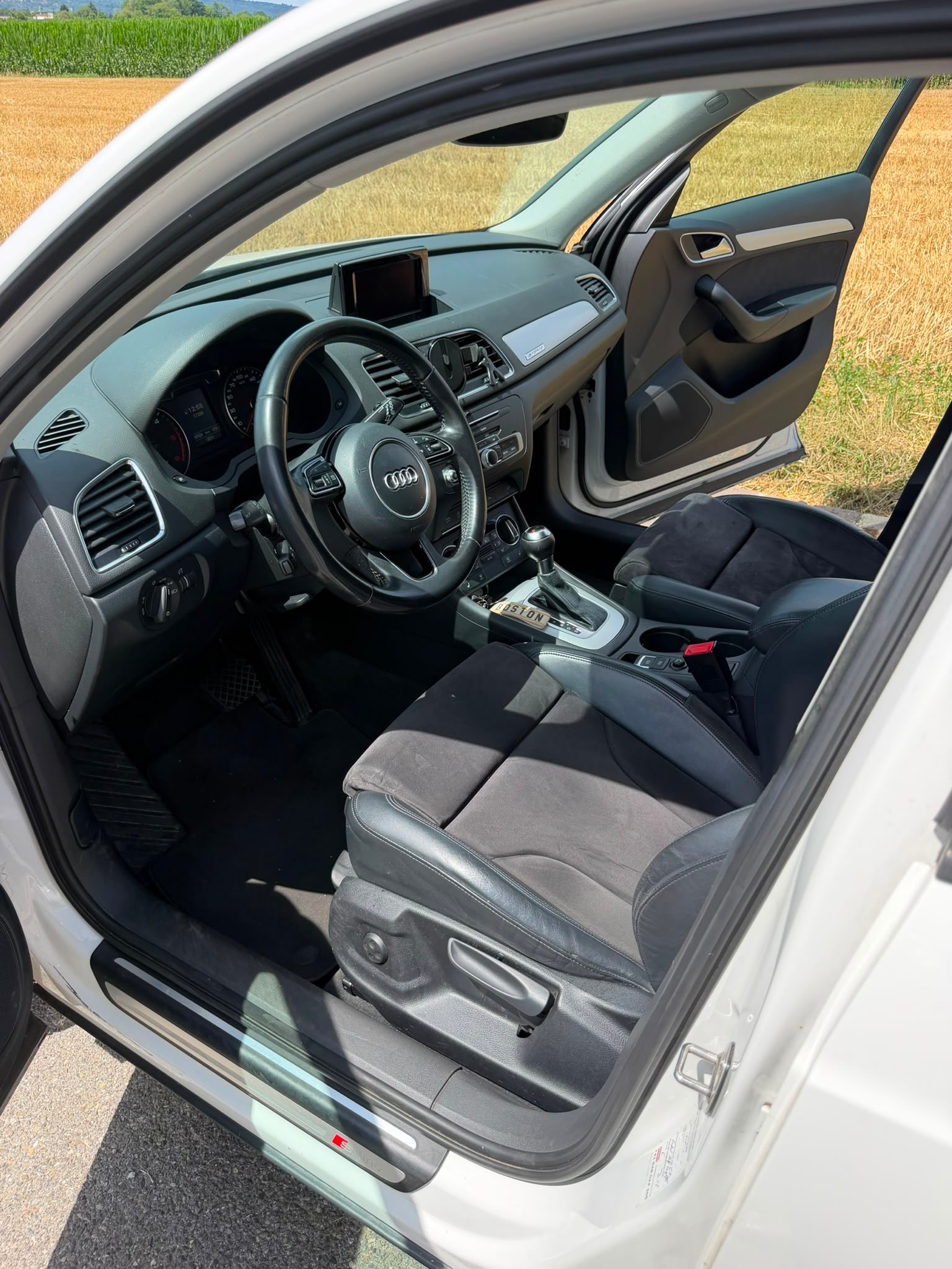 AUDI Q3 2.0 TDI sport quattro S-tronic-image-7