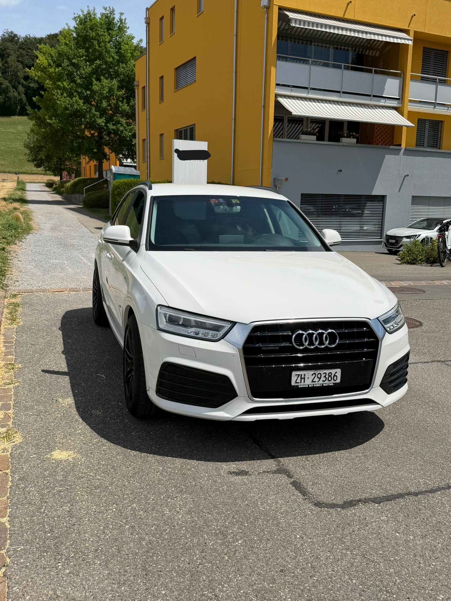 AUDI Q3 2.0 TDI sport quattro S-tronic-image-2