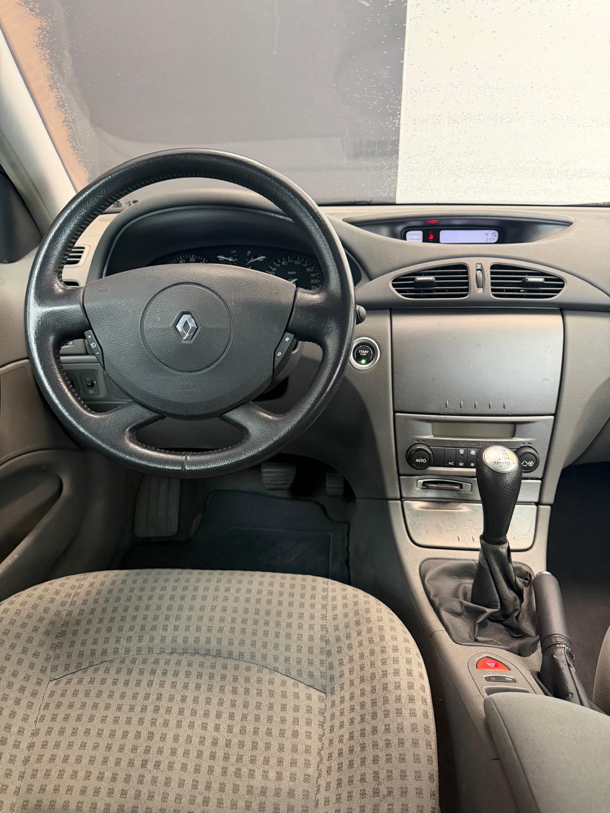 RENAULT Laguna 2.0 16V Expression Automatic ***CH-Fahrzeug***-image-7