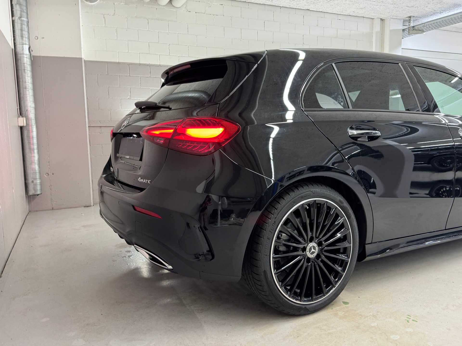 MERCEDES-BENZ A 220 4Matic 8G-DCT-image-3
